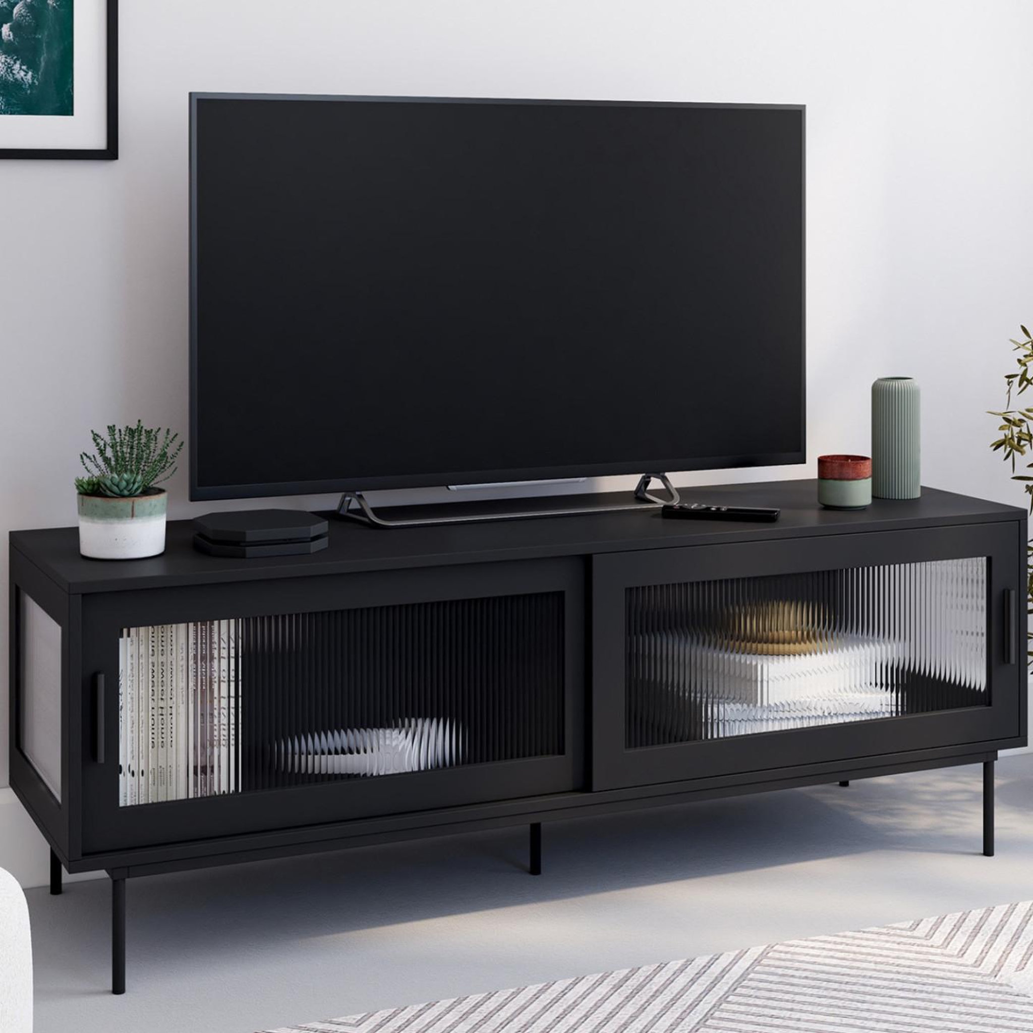 Voir la diapositive 2 : ID MARKET Meuble tv 140 cm zineb 2 portes coulissantes vitrées façade cannelée noir