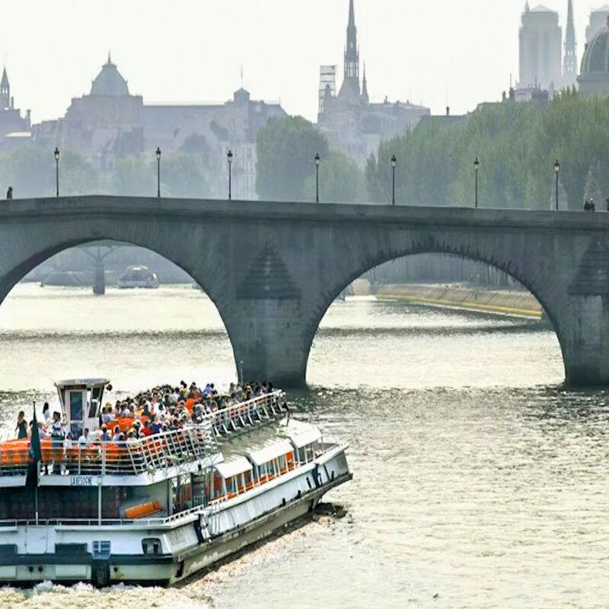 Smartbox Croisière sur la Seine en bateau-mouche en famille pour 2 adultes et 1 enfant - Coffret Cadeau Sport & Aventure