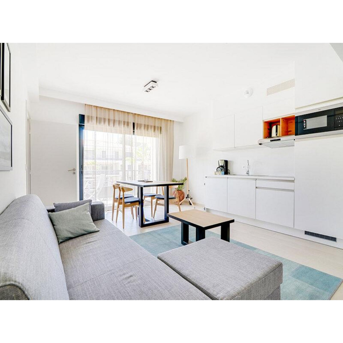 Smartbox Séjour de 2 nuits en famille dans un apartement près de Nice - Coffret Cadeau Séjour