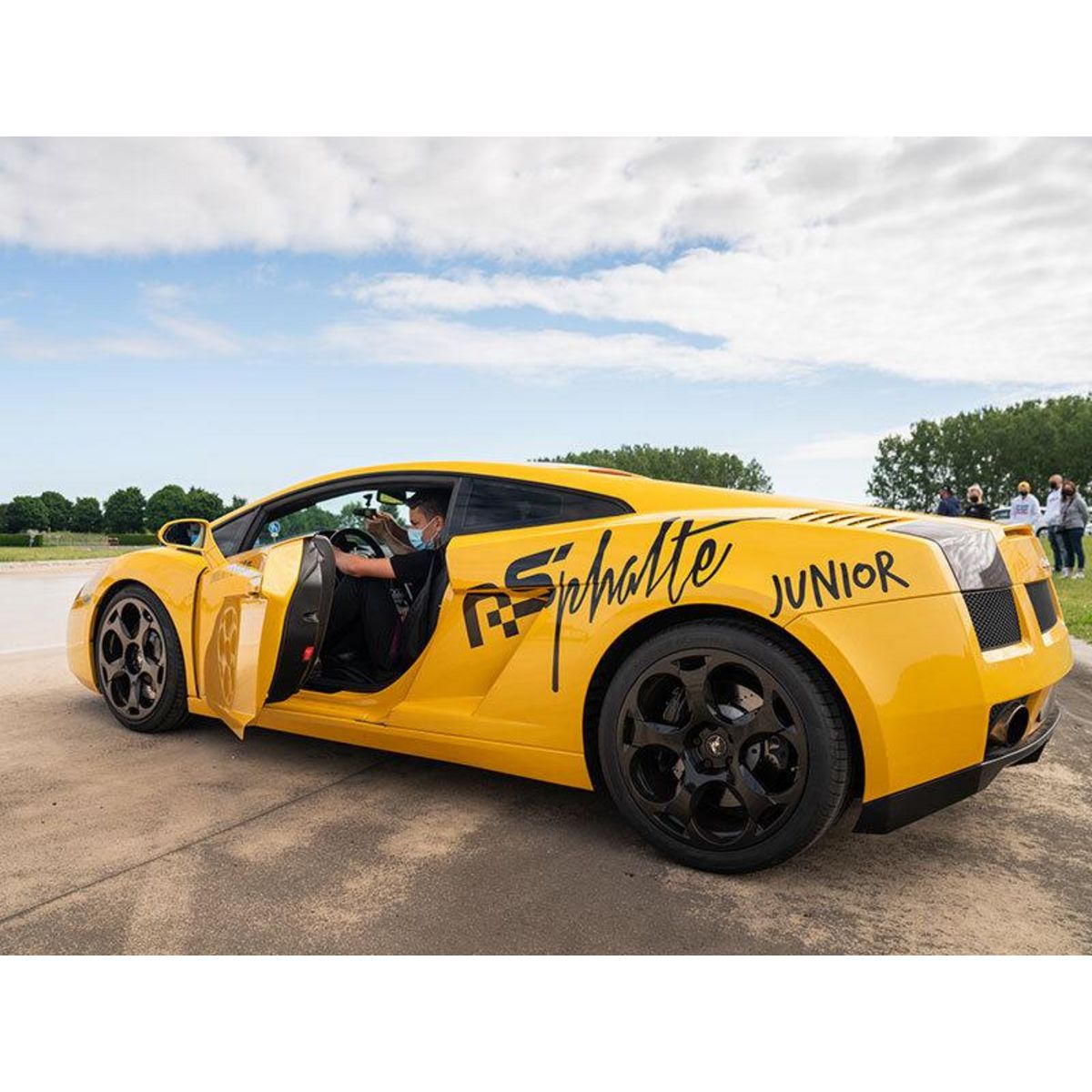 Smartbox Pilotage pour 1 enfant : 2 tours en Clio RS et 2 tours en Lamborghini Gallardo - Coffret Cadeau Sport & Aventure