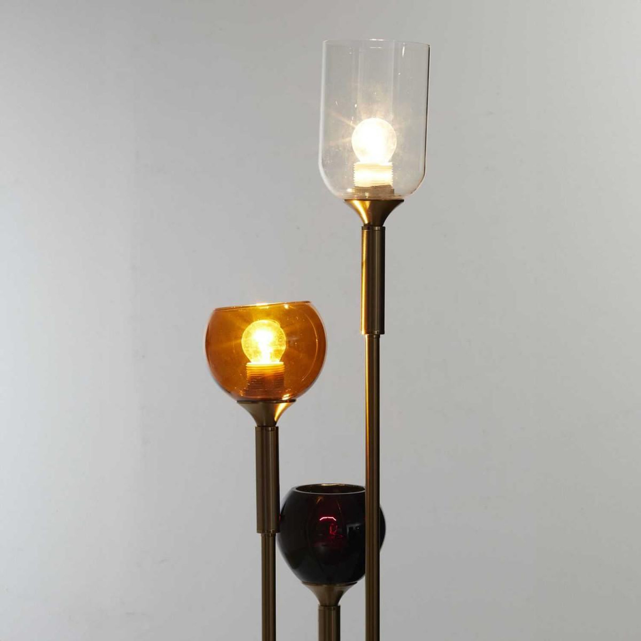 Voir la diapositive 4 : The Home Deco Factory Lampadaire Design  Tripod  150cm Multicolore