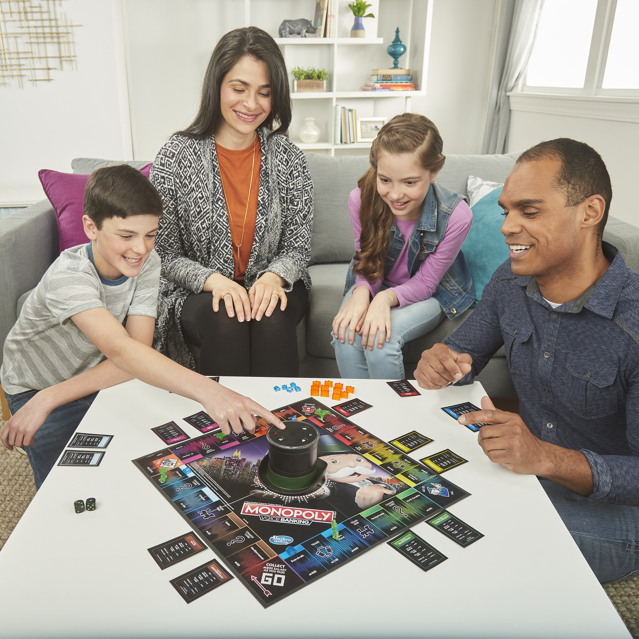 Voir la diapositive 5 : HASBRO Monopoly - Voice banking
