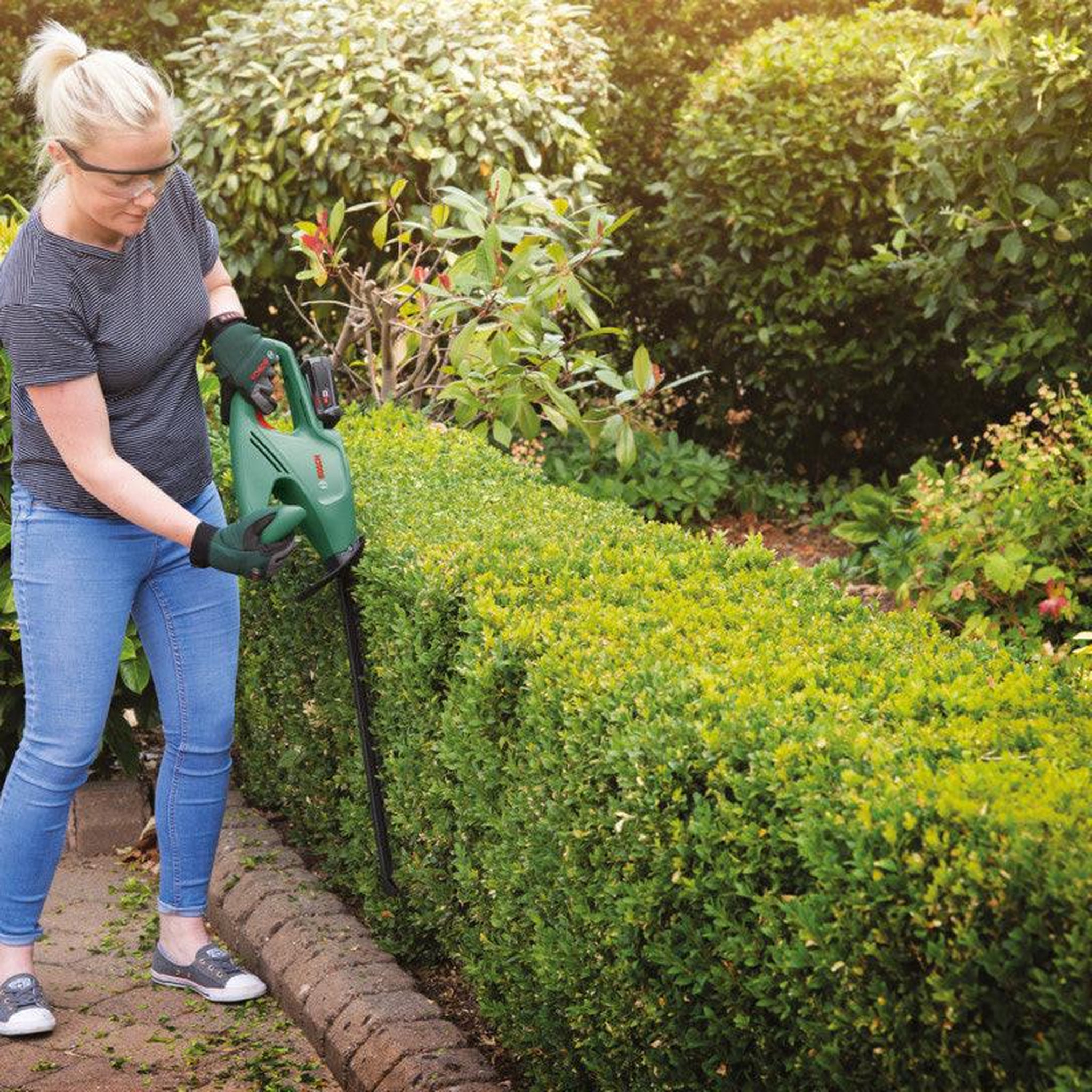 Voir la diapositive 2 : BOSCH Taille-haies sans fil 18V BOSCH EasyHedgeCut 18V-45 Outil seul sans batterie