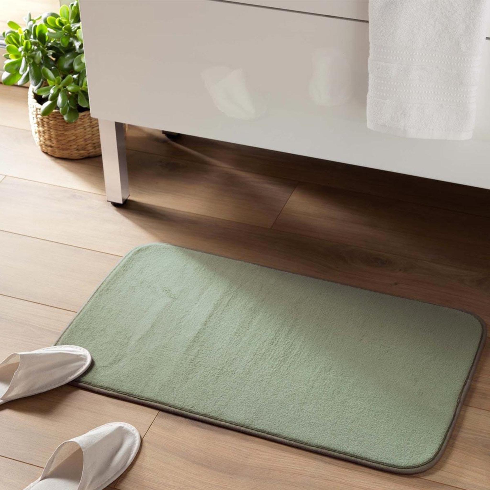 Voir la diapositive 5 : Douceur d'Intérieur Tapis de bain uni  vitamine  45x75cm sauge