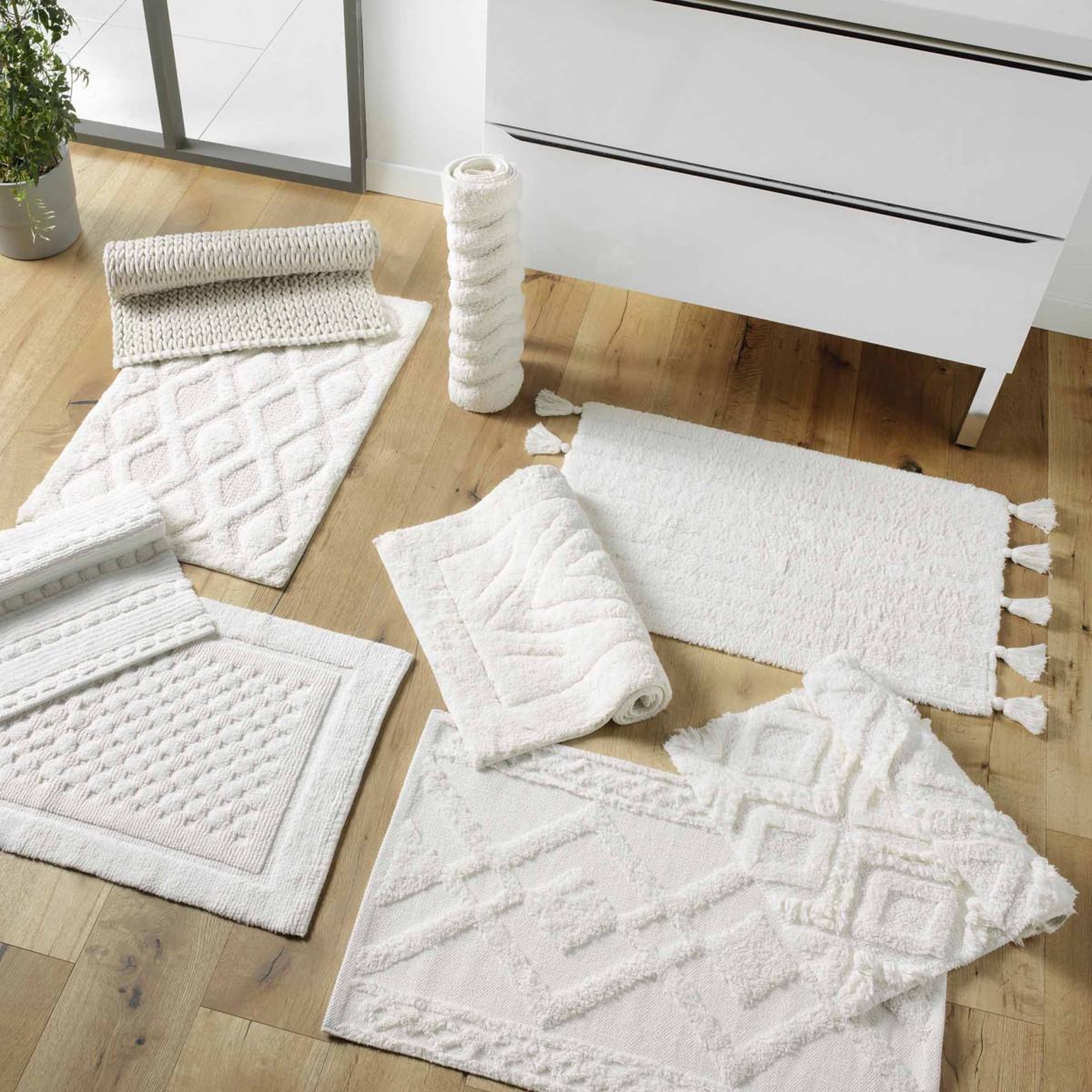 Voir la diapositive 4 : Douceur d'Intérieur Tapis de bain relief  isalis  50x80cm beige