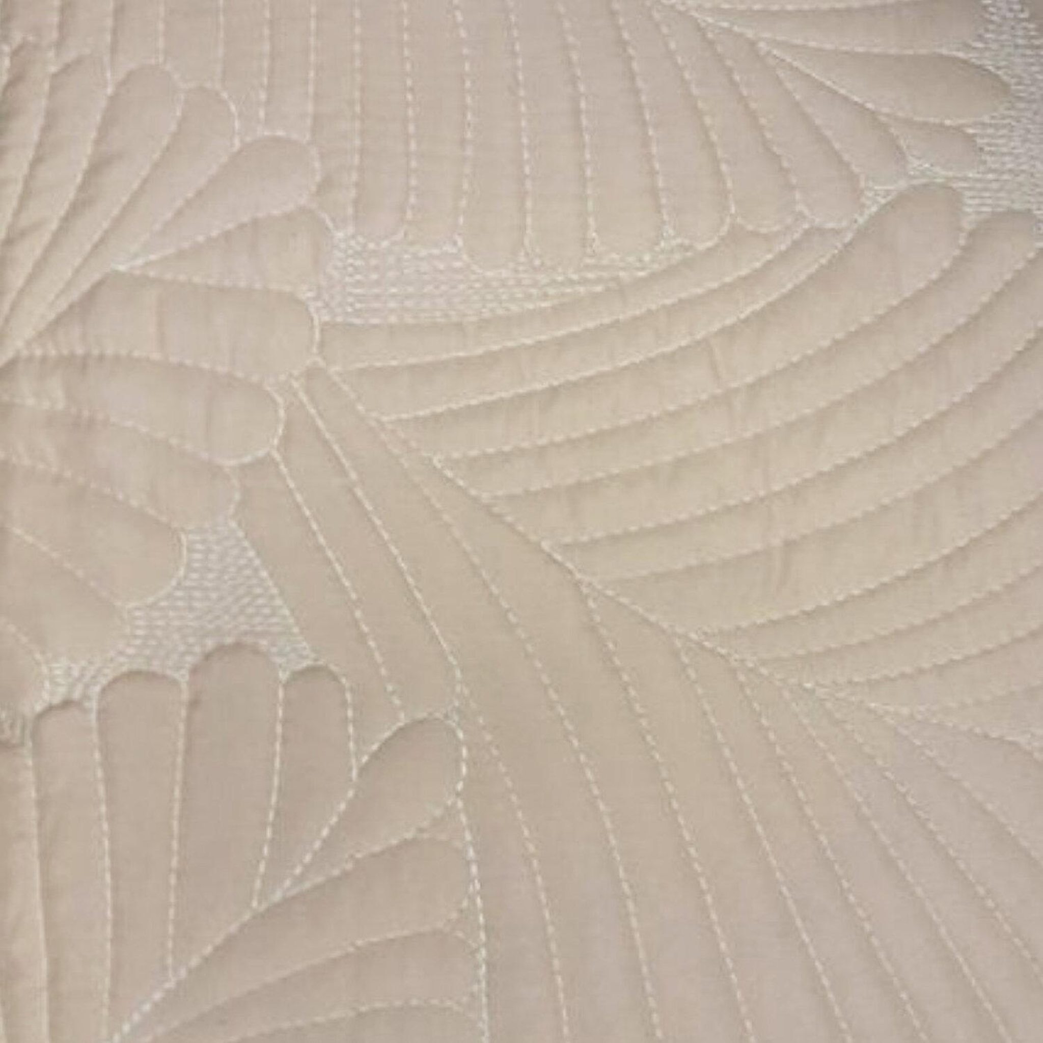 Voir la diapositive 3 : Les Ateliers du Linge Boutis brode 100%polyester filoa