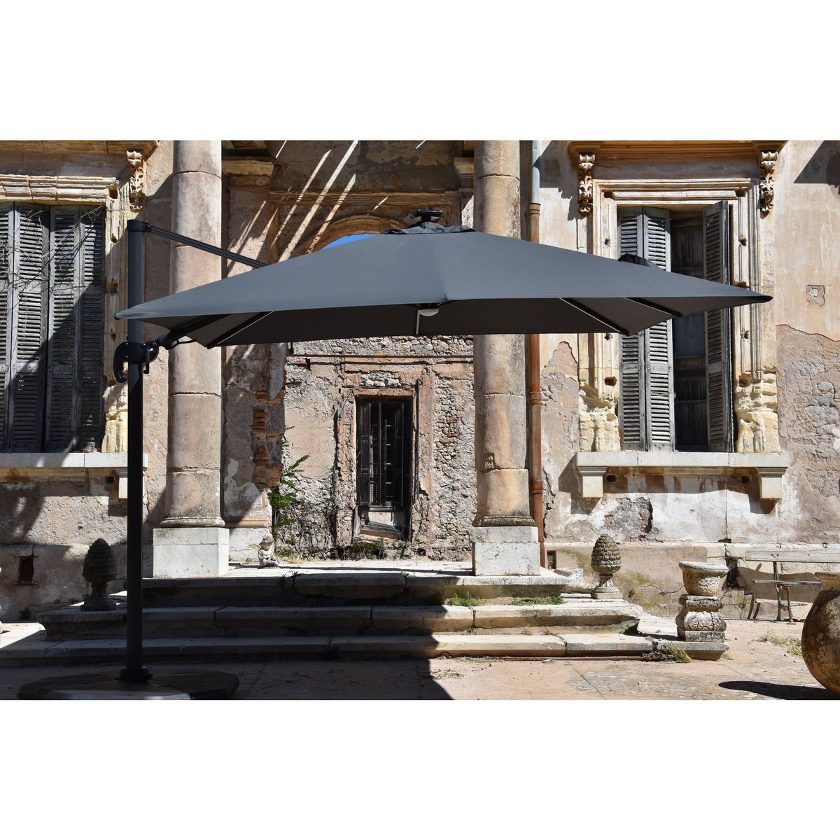 Parasol déporté 3x3m aluminium à bandeau LED gris CAPEO