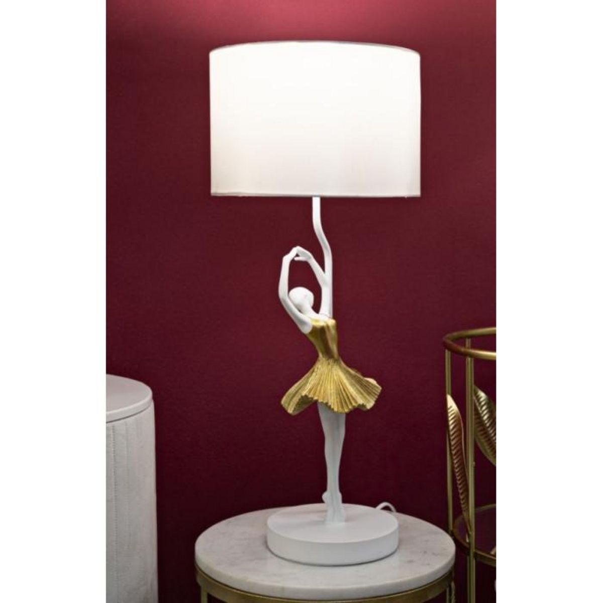 Paris Prix Lampe à Poser en Résine  Dancer  64cm Blanc & Or