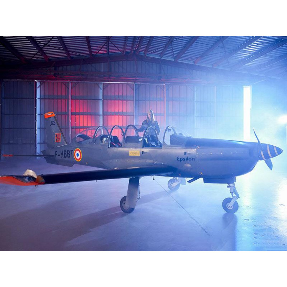 Smartbox Vol en avion militaire emblématique avec voltiges de 25 min près de Paris - Coffret Cadeau Sport & Aventure