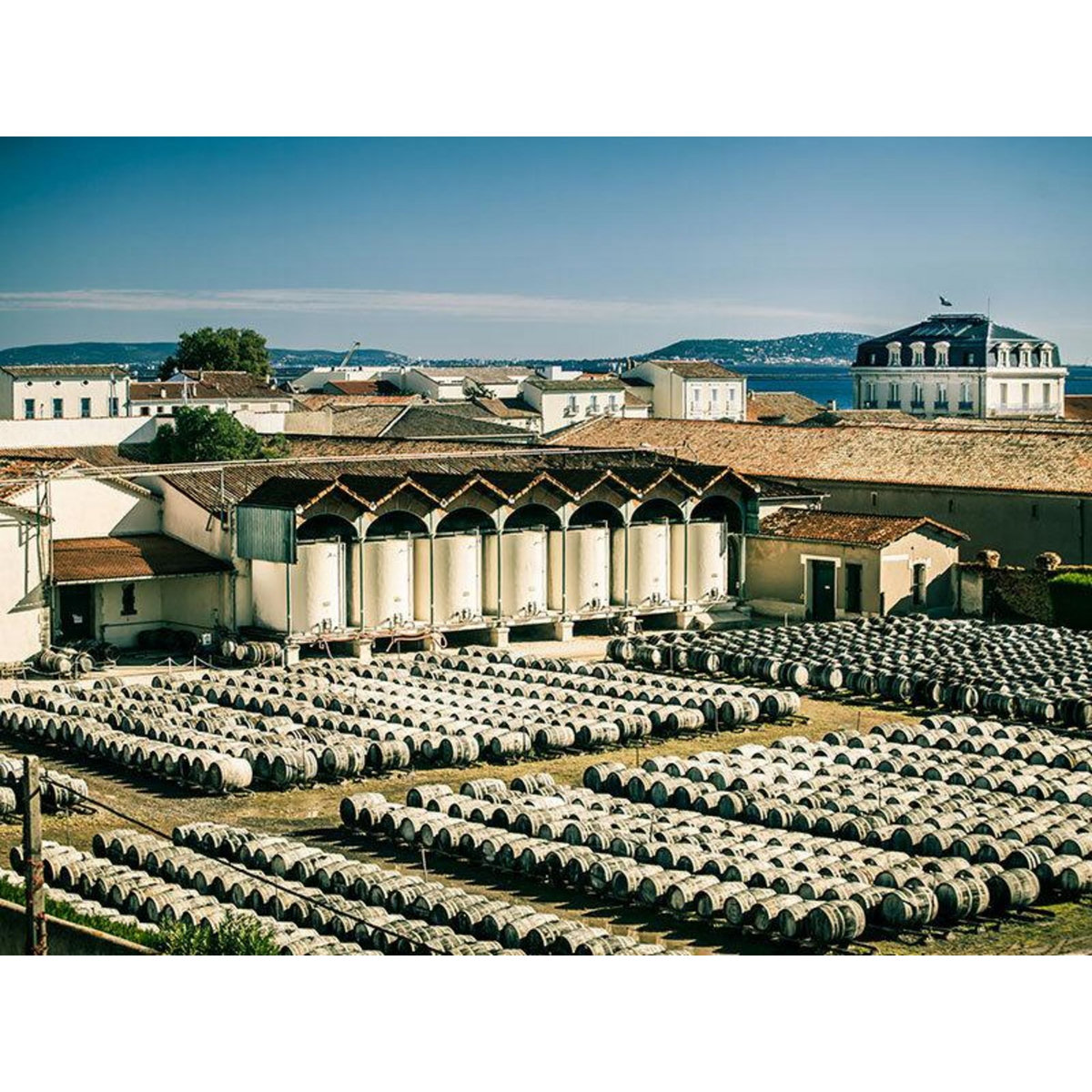 Smartbox 1h de dégustation commentée de 4 vermouths La Maison Noilly Prat et atelier cocktail avec Bacardi - Coffret Cadeau Gastronomie