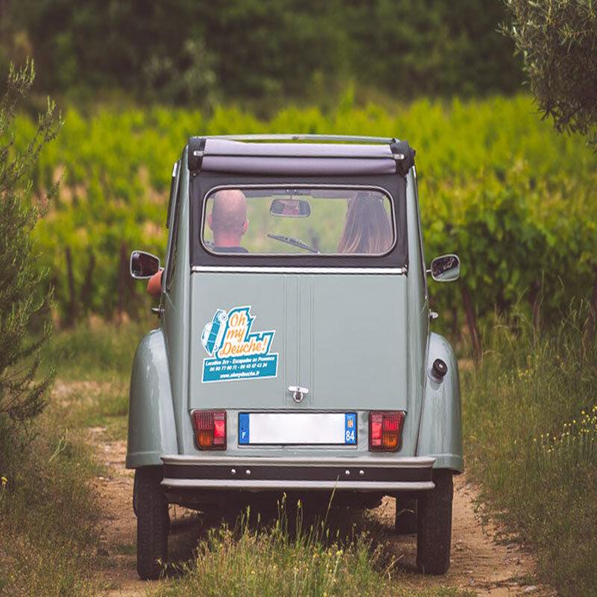 Voir la diapositive 2 : Smartbox Excursion en 2 cv de 4h à travers les vignobles de provence avec dégustation de vin - coffret cadeau sport & aventure