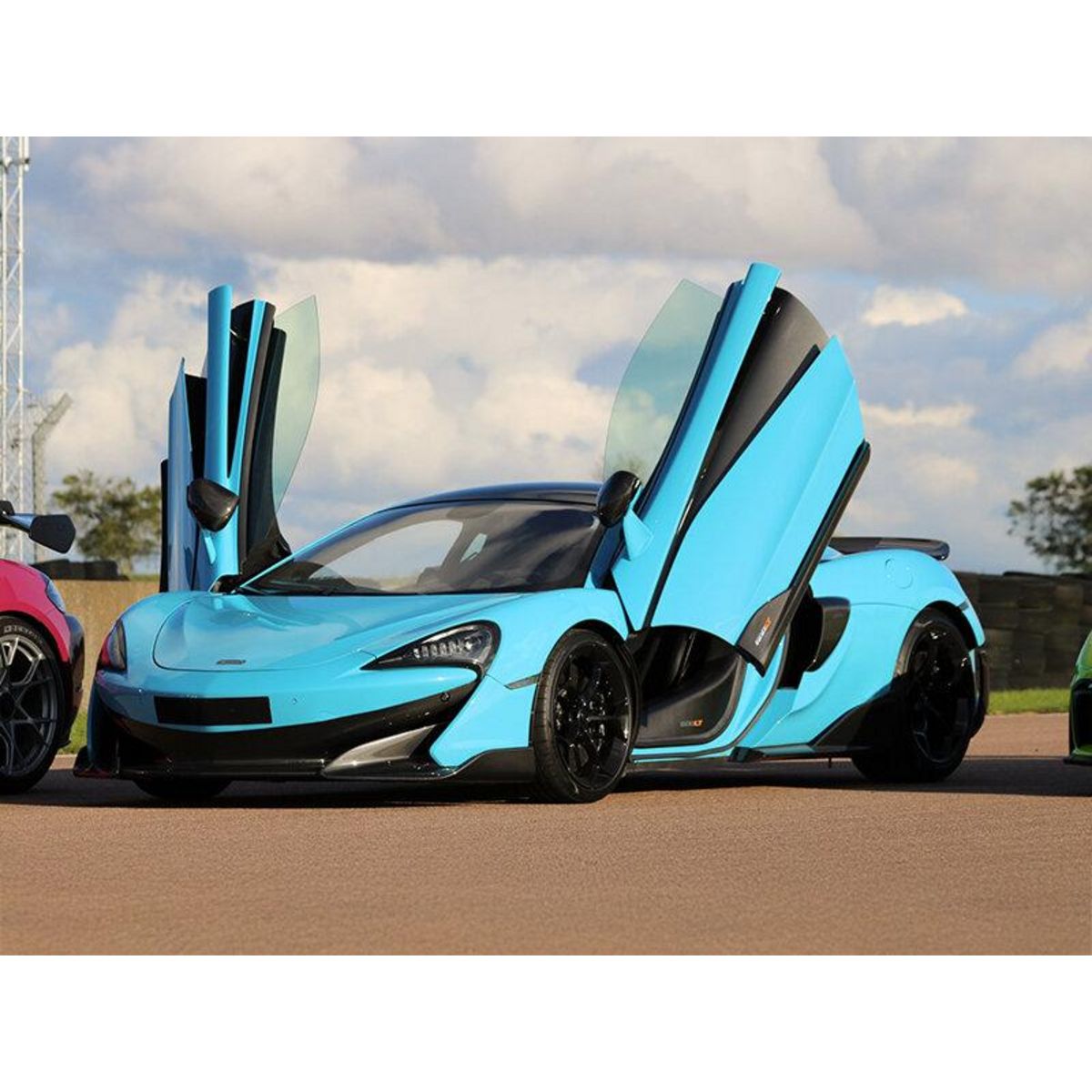 Smartbox Stage de pilotage : 4 tours de circuit au volant d'une McLaren 600LT - Coffret Cadeau Sport & Aventure