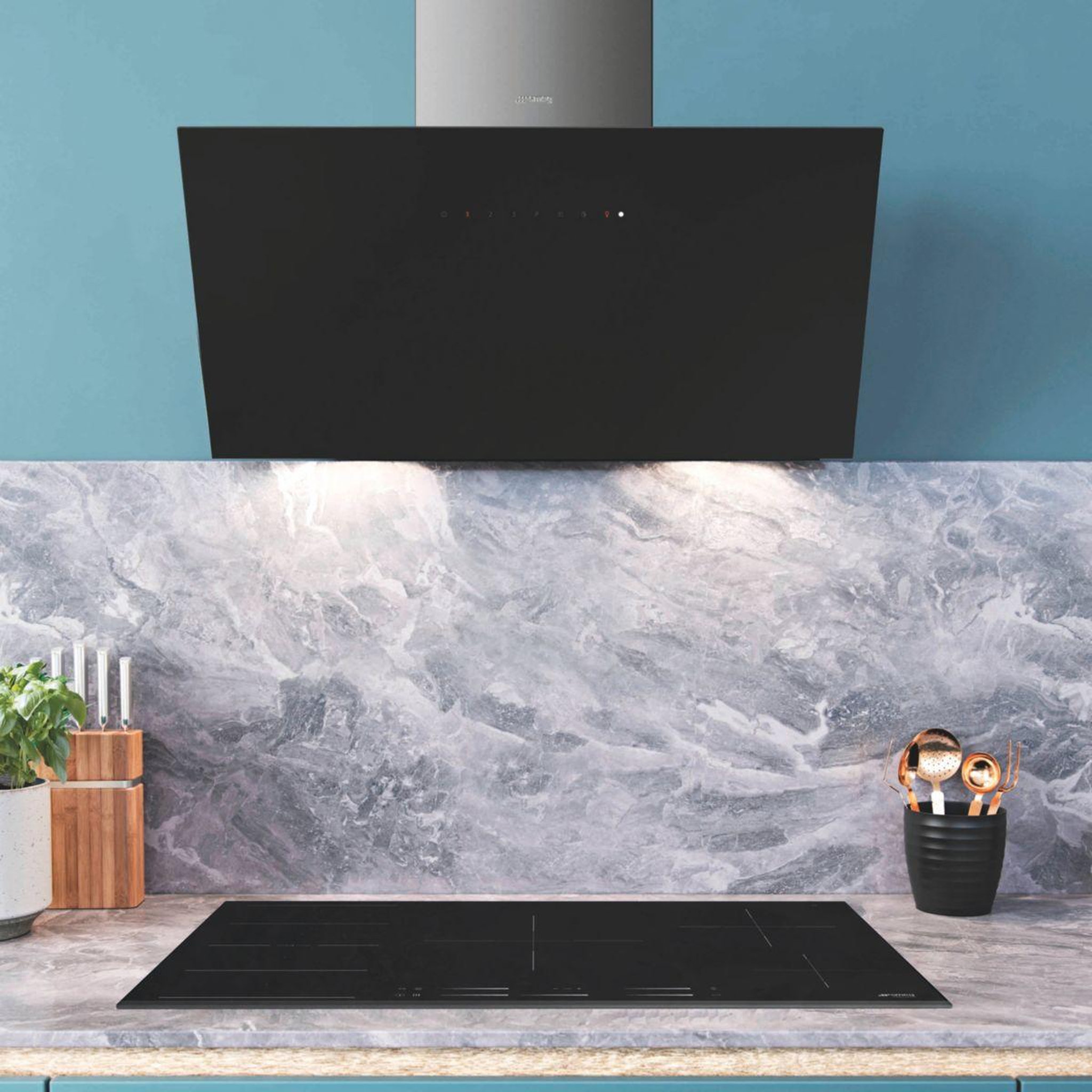 Voir la diapositive 5 : SMEG Hotte décorative murale inclinée kicv90bl2
