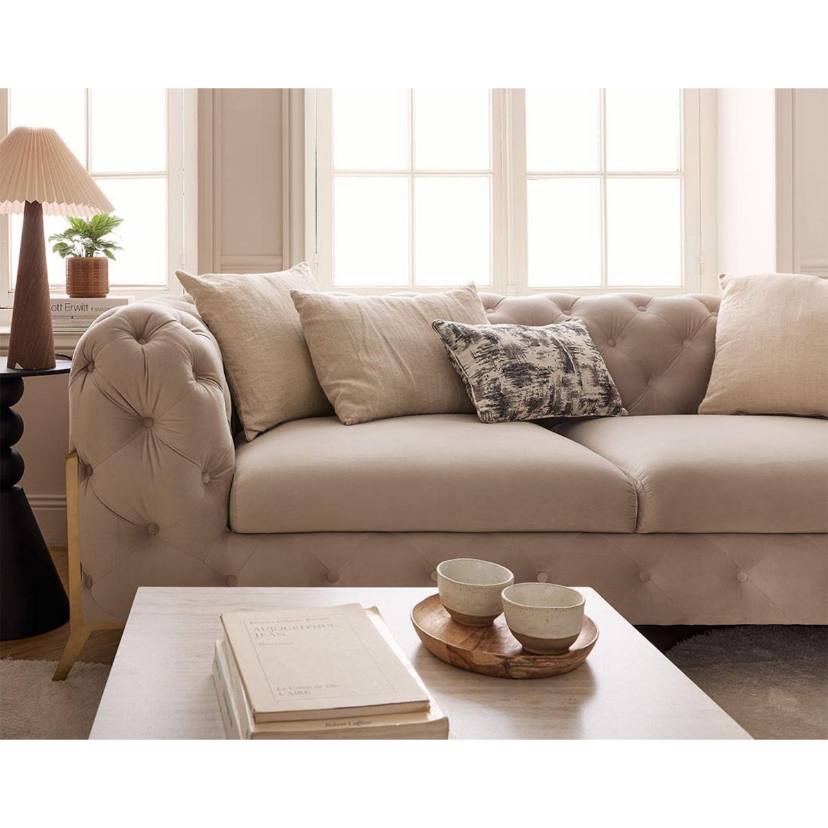 LISA DESIGN Camden - canapé 3 places chesterfield en velours - pieds en métal doré