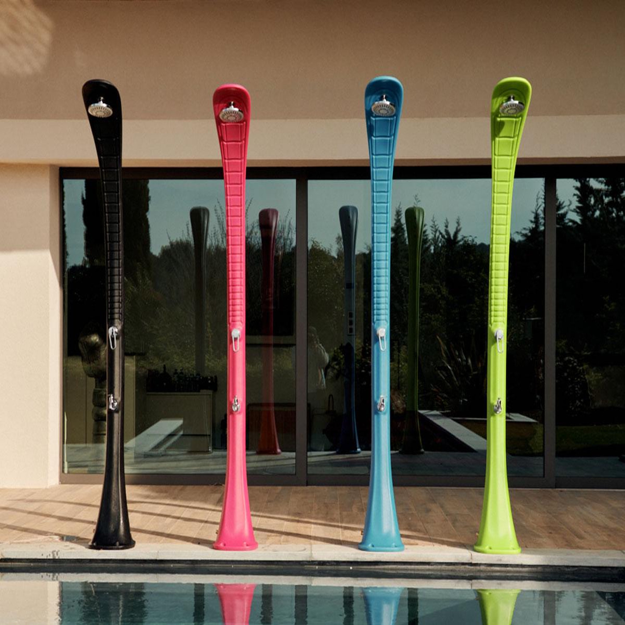 Voir la diapositive 2 : Formidra Douche solaire 32 L Cobra Bleue - Formidra