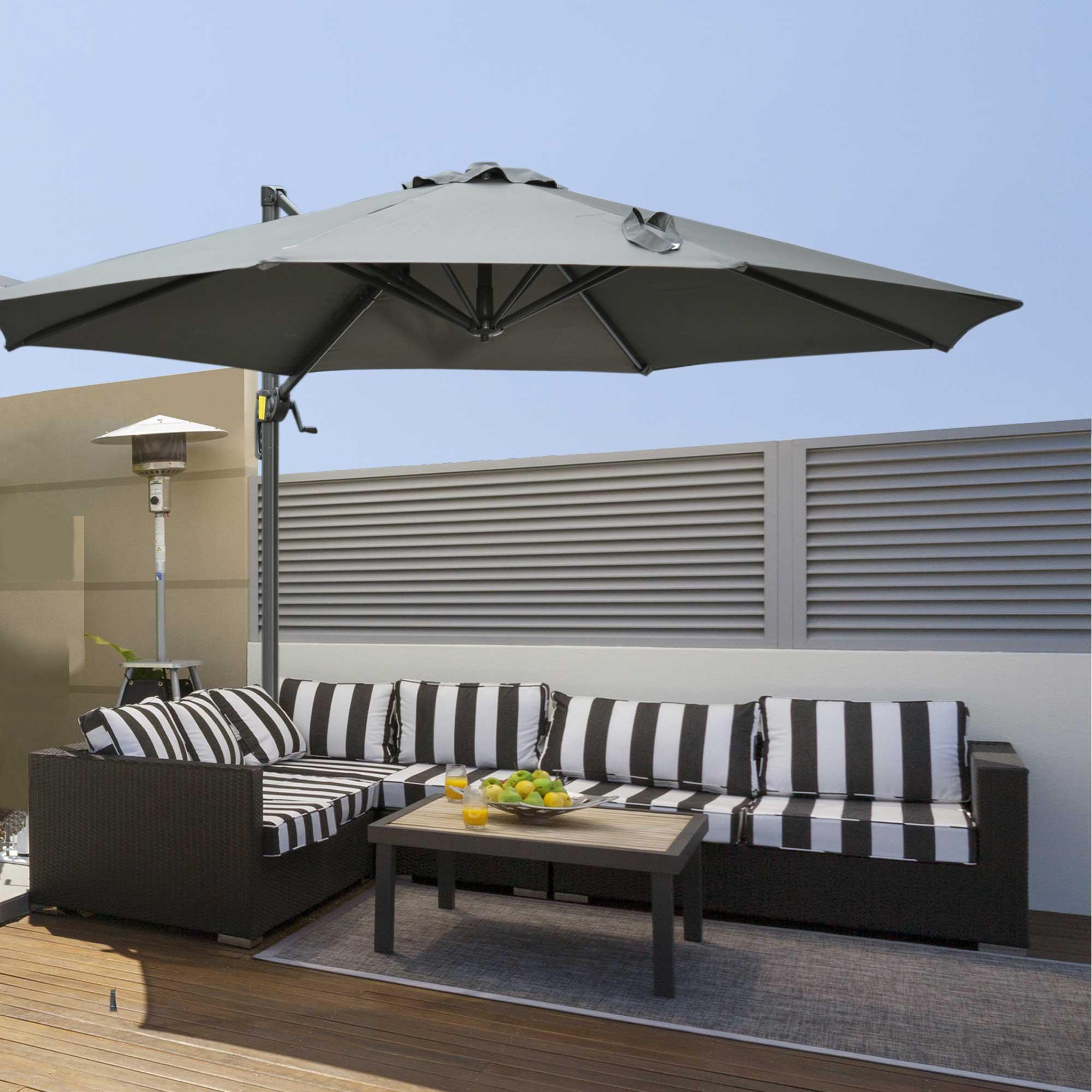 Voir la diapositive 2 : OUTSUNNY Parasol déporté octogonal inclinable rotatif 360° manivelle piètement acier mât alu. dim. Ø 2,95 x 2,5H m polyester haute densité gris
