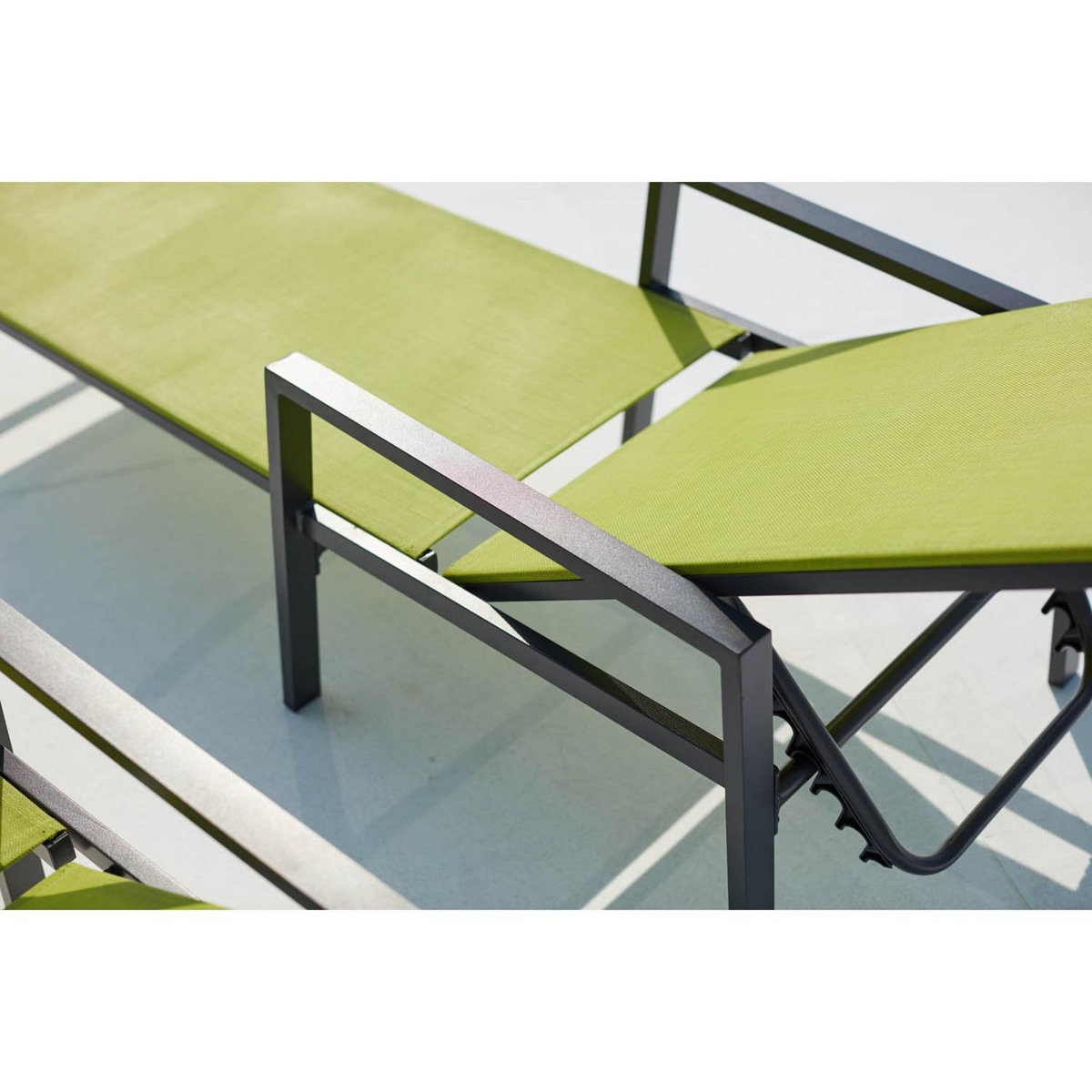 CONCEPT USINE Lot de 2 transats en aluminium gris foncé et vert BARI