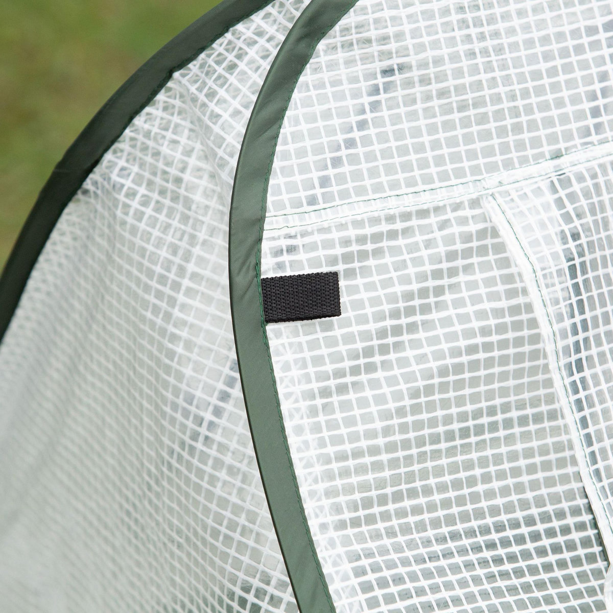 OUTSUNNY Mini serre pop-up de jardin - serre à tomates - 4 fenêtres + 4 portes zippées enroulable - dim. 2,4L x 1,2l x 0,75H m - sac transport inclus - PE blanc vert