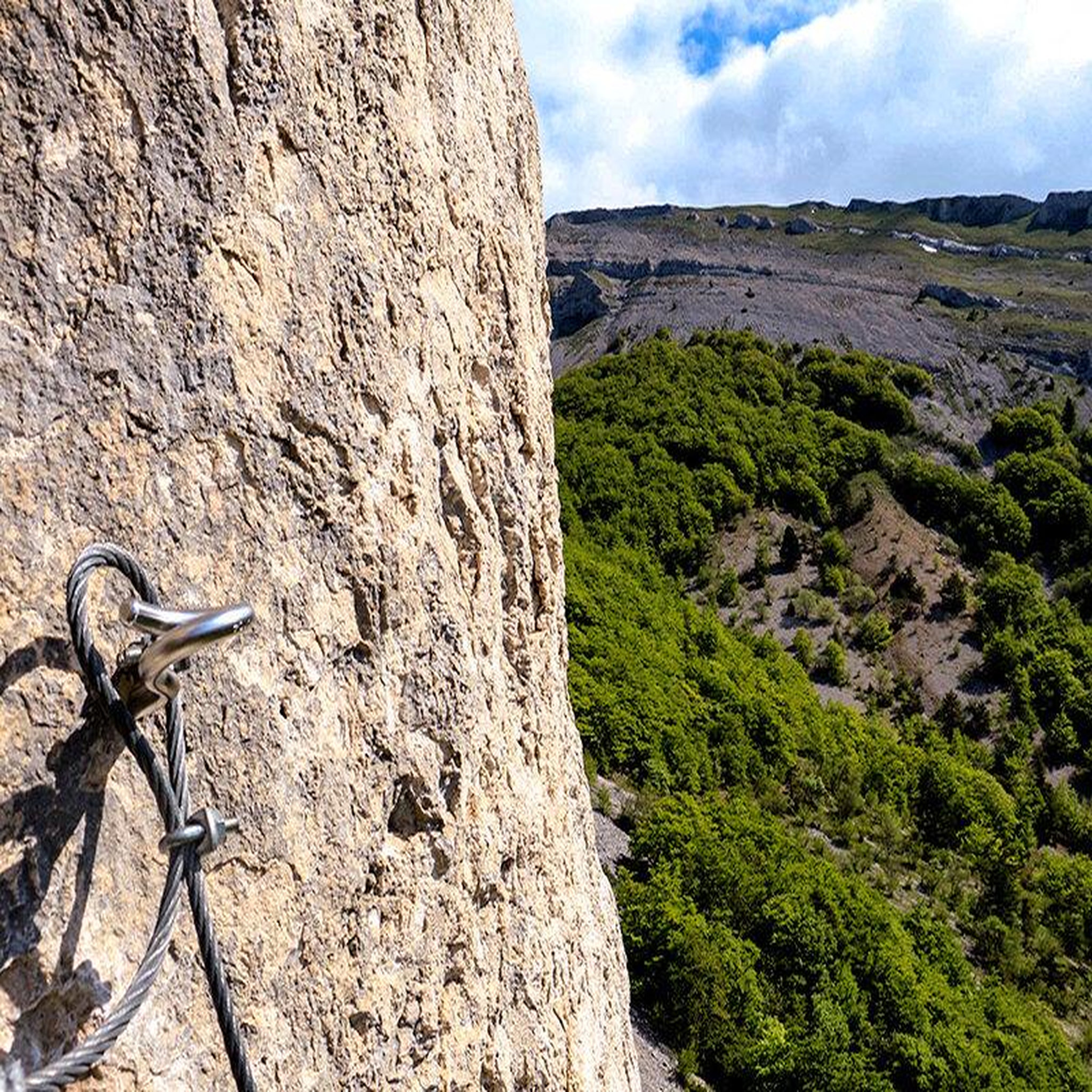 Voir la diapositive 2 : Smartbox 3h de parcours sur la via ferrata avec photos face au lac du bourget - coffret cadeau sport & aventure