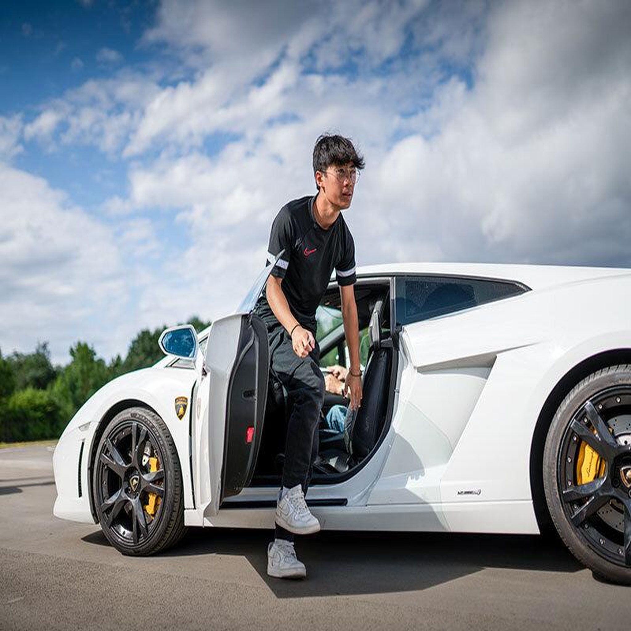 Voir la diapositive 4 : Smartbox Stage de pilotage enfant : 4 tours de circuit en lamborghini gallardo et en alpine a110 s - coffret cadeau sport & aventure