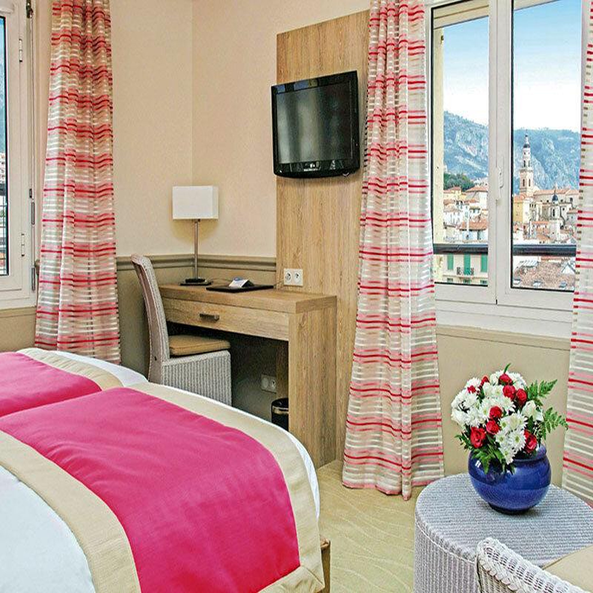 Voir la diapositive 2 : Smartbox 2 jours sur la promenade du soleil à menton - coffret cadeau séjour