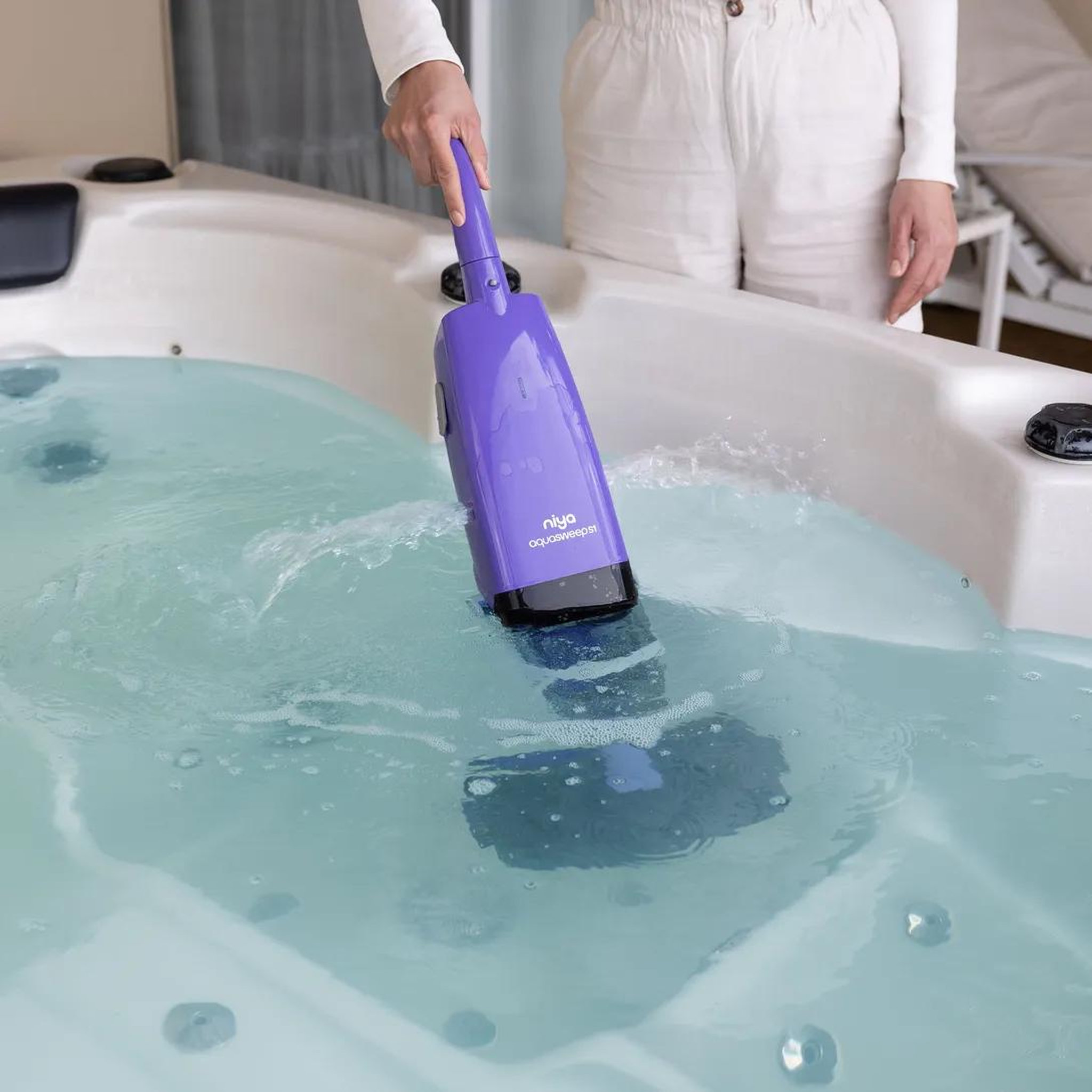 Voir la diapositive 6 : MAYTRONICS Aspirateur de piscine rechargeable - aquasweep s1