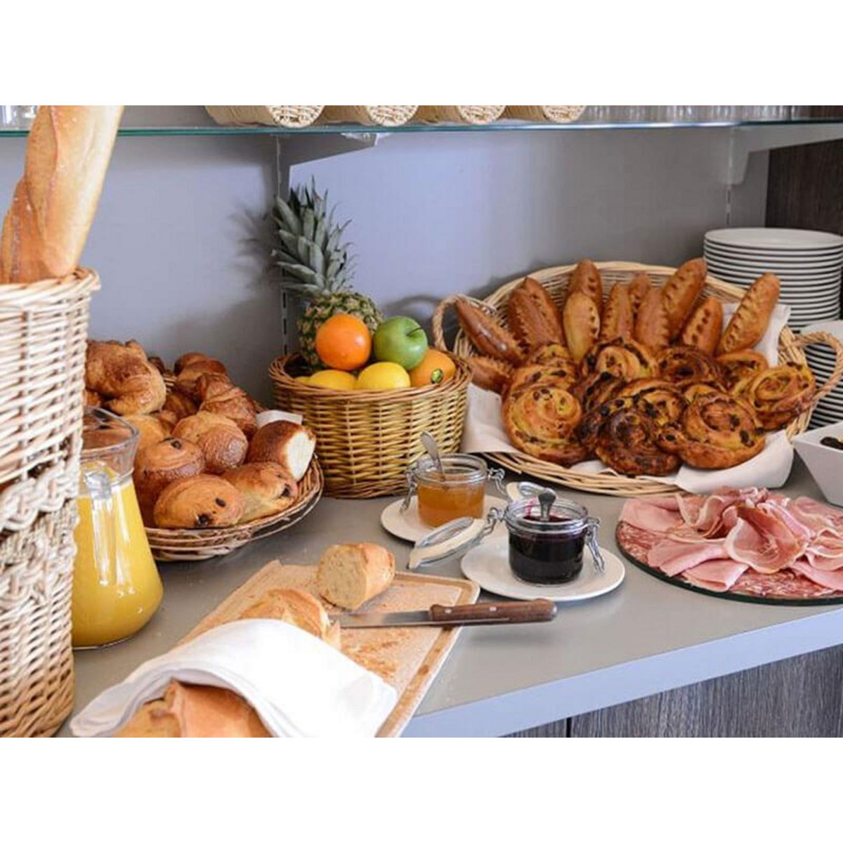 Smartbox Séjour avec dîner et saut en parachute - Coffret Cadeau Multi-thèmes