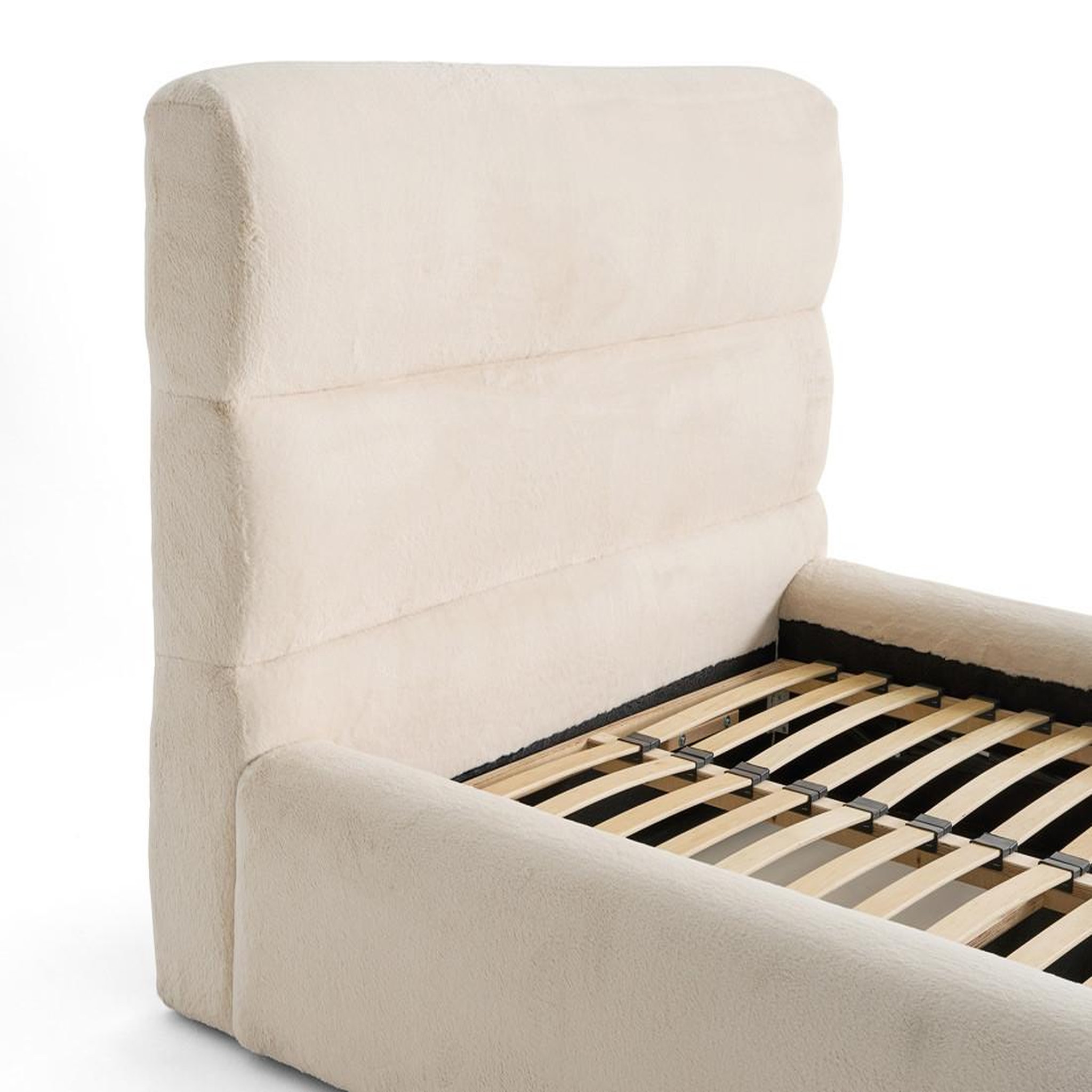 Voir la diapositive 4 : LISA DESIGN Sunset - lit coffre - 160x200 cm - sommier inclus - en fausse fourrure