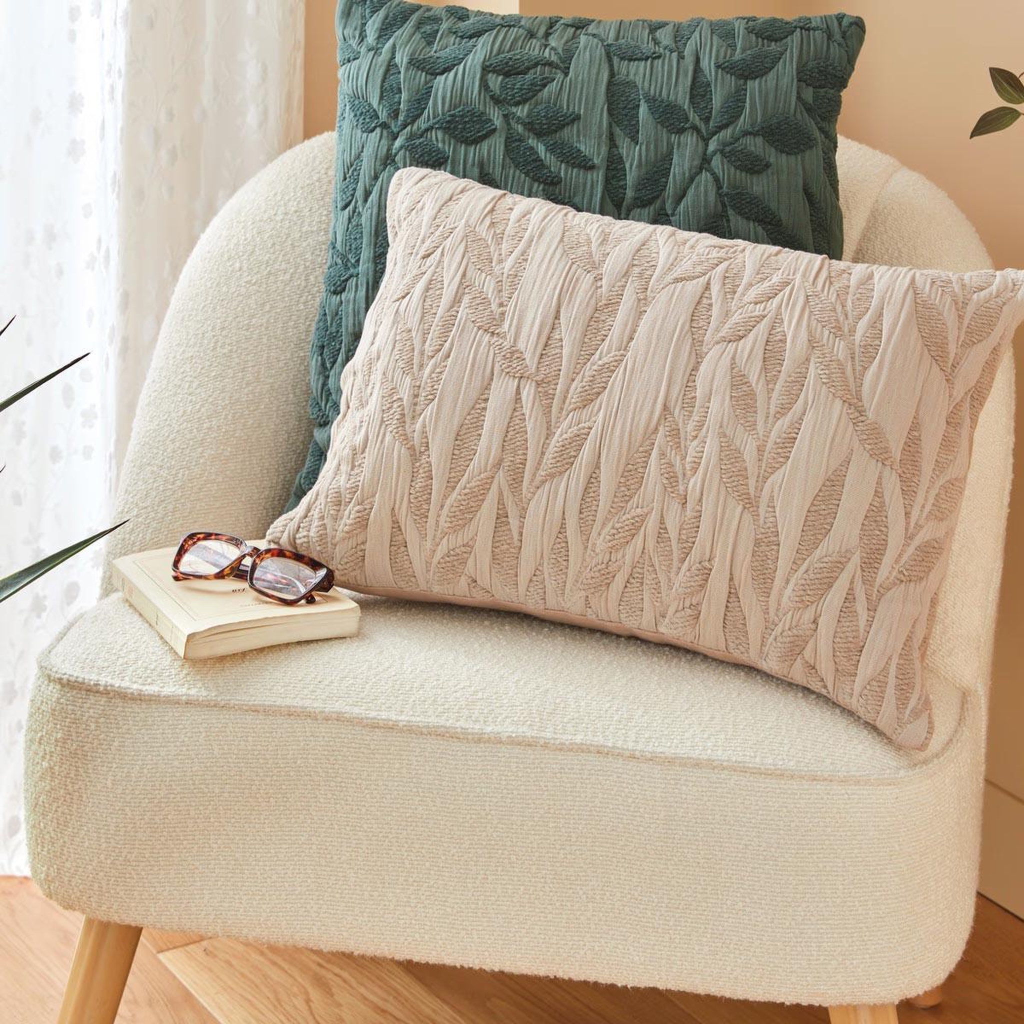 Voir la diapositive 5 : ATMOSPHERA Coussin déco jacquard  lethon  38x58cm beige lin