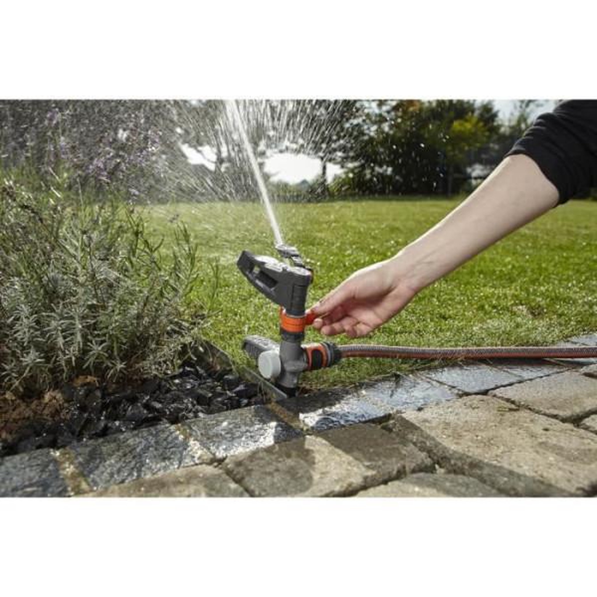 Voir la diapositive 3 : Gardena Arroseur GARDENA -canon sur pic Comfort – Portée réglable 12.5m max – Superficie max 490m² – Jardin XL – Garantie 5 an