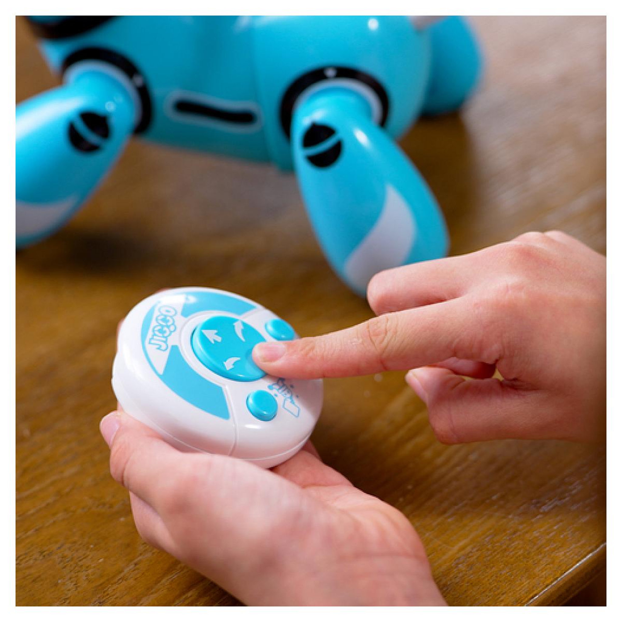 Voir la diapositive 5 : SILVERLIT robot chien telecommandé  jiggo