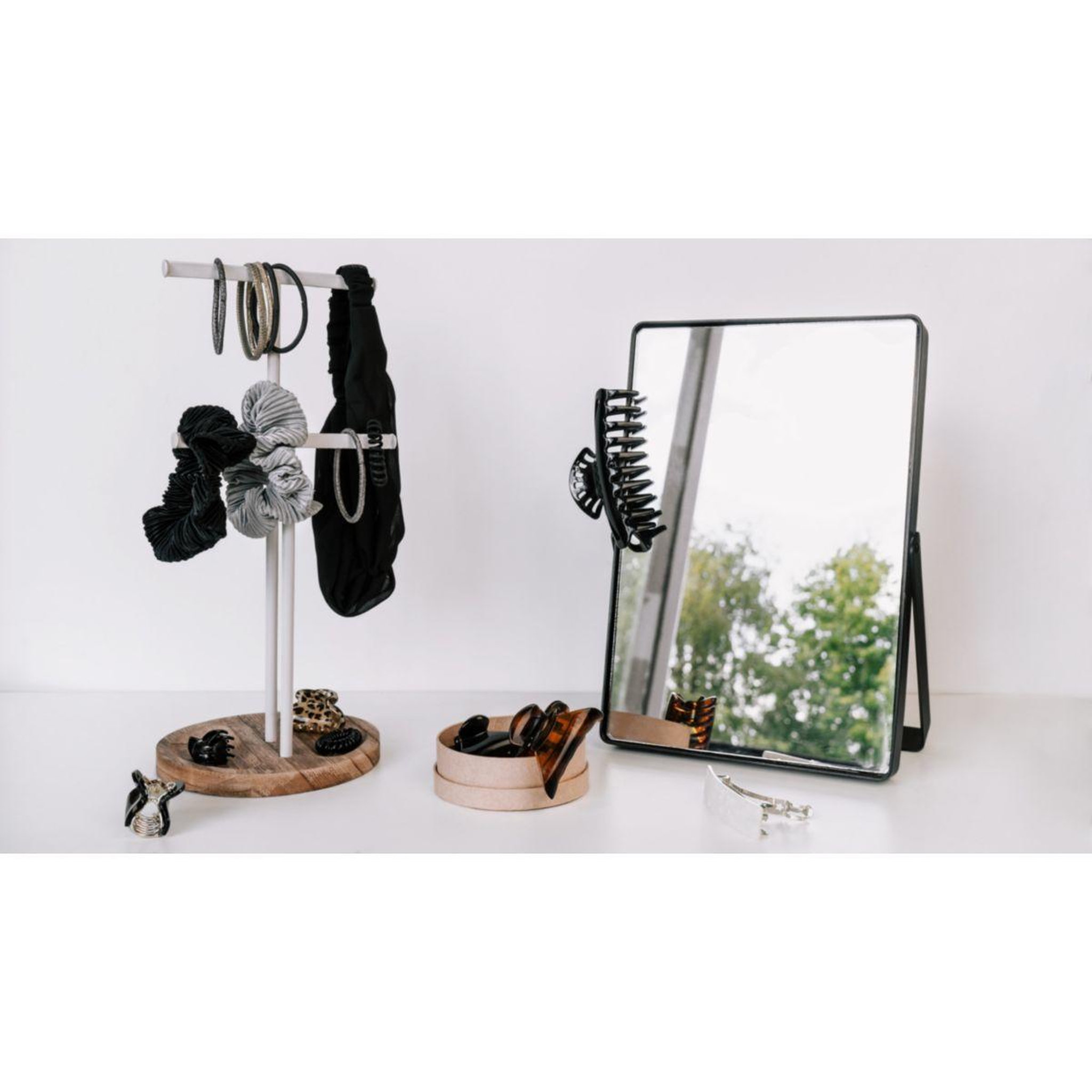 Voir la diapositive 2 : BABYLISS Miroir PETIT LUMINEUX AVEC VENTOUSE X10