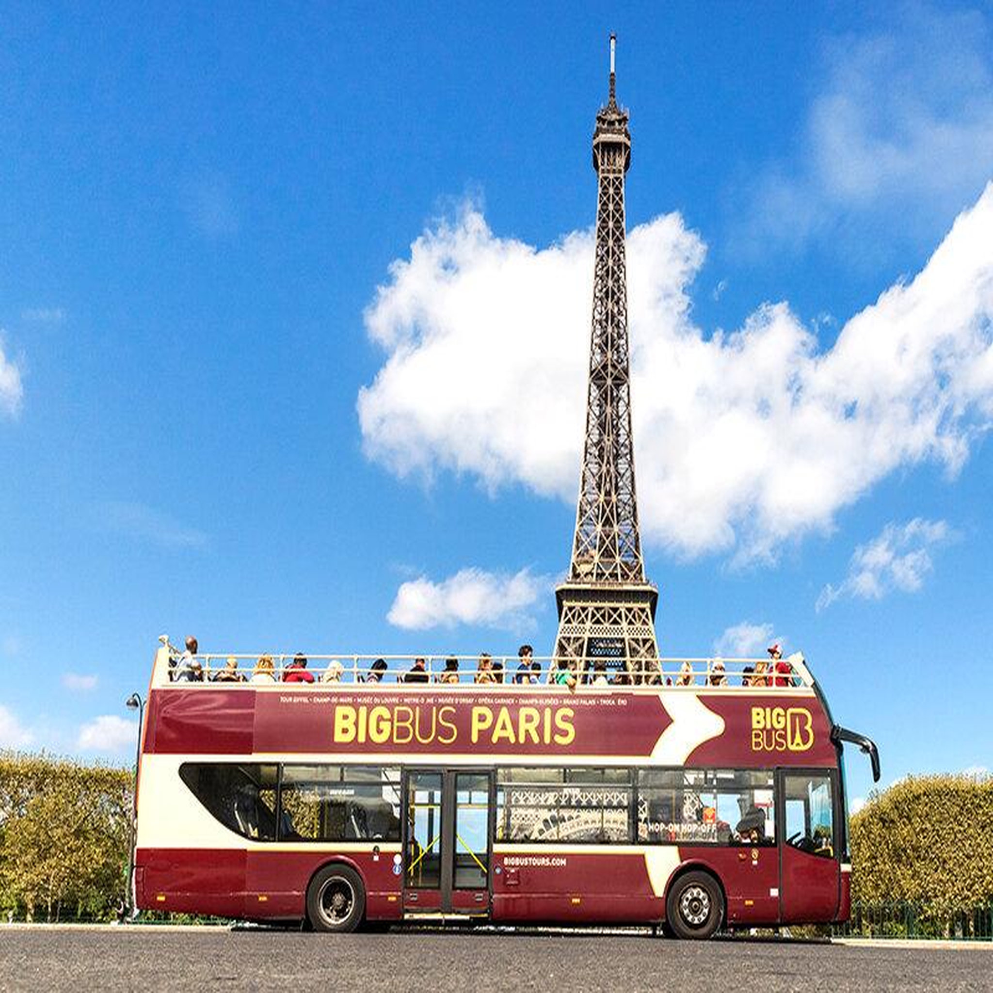 Voir la diapositive 2 : Smartbox Journée touristique à paris en bus hop on, hop off à impériale - coffret cadeau sport & aventure