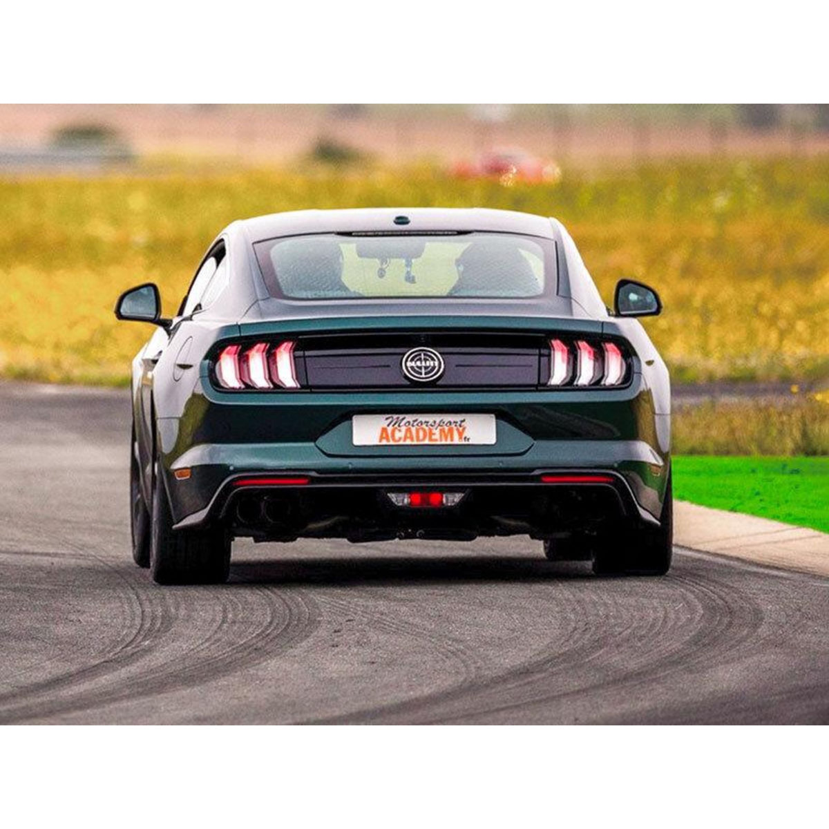 Smartbox 2 tours à sensations fortes en Ford Mustang Bullit sur circuit - Coffret Cadeau Sport & Aventure