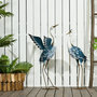 Voir la diapositive 2 : OUTSUNNY Lot de 2 statues de jardin hérons H. 74/70 cm acier bleu blanc
