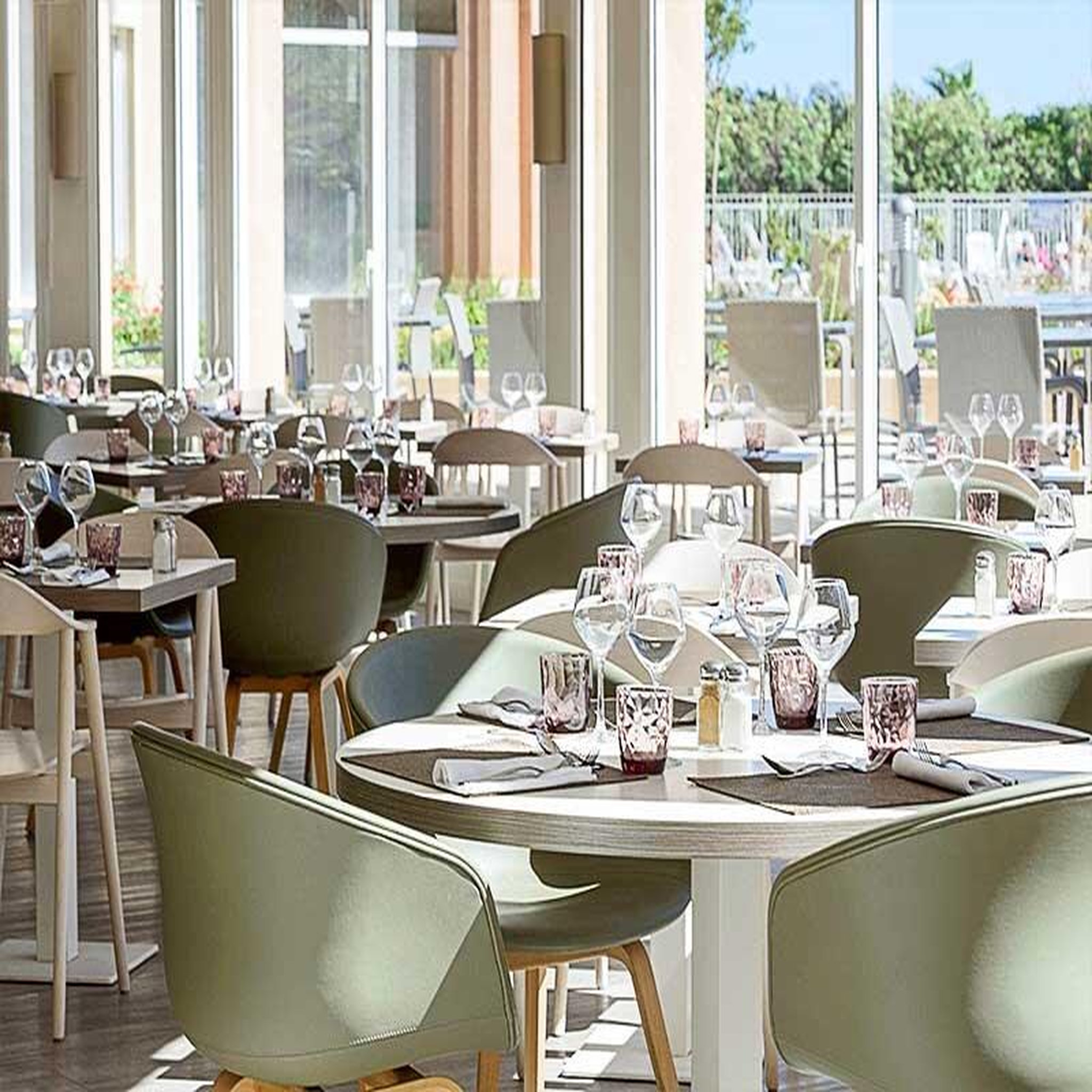 Voir la diapositive 5 : Smartbox 2 nuits à l'hôtel mercure thalasso & spa port-fréjus 4* sur la côte d'azur - coffret cadeau séjour
