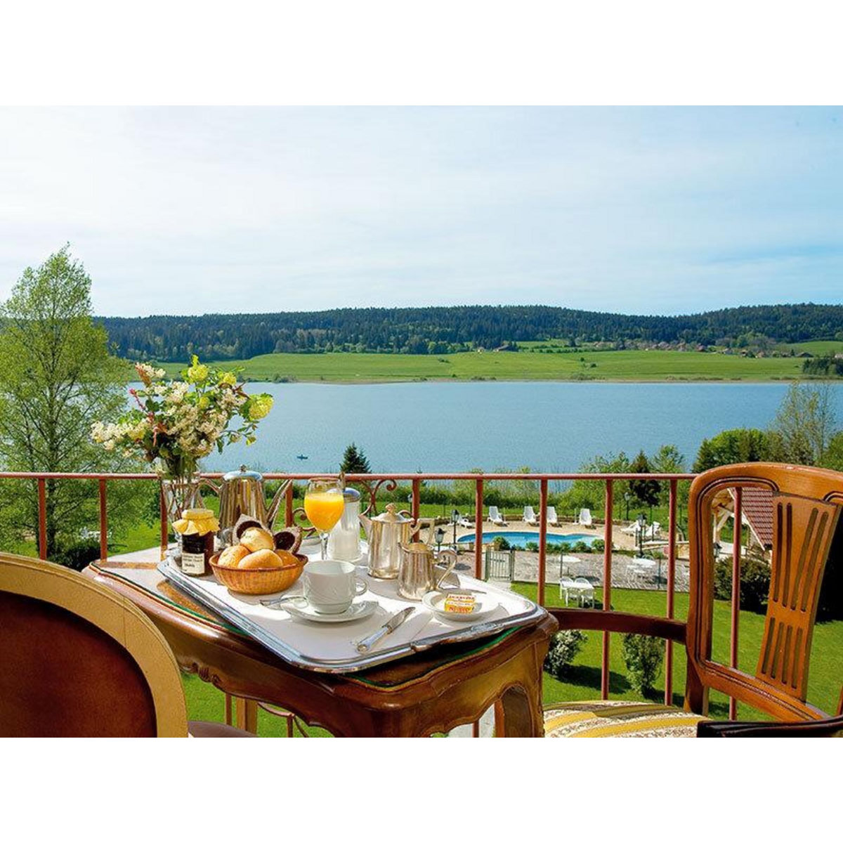 Smartbox 2 jours en famille en hôtel 3* avec vue sur le lac à la frontière suisse - Coffret Cadeau Séjour