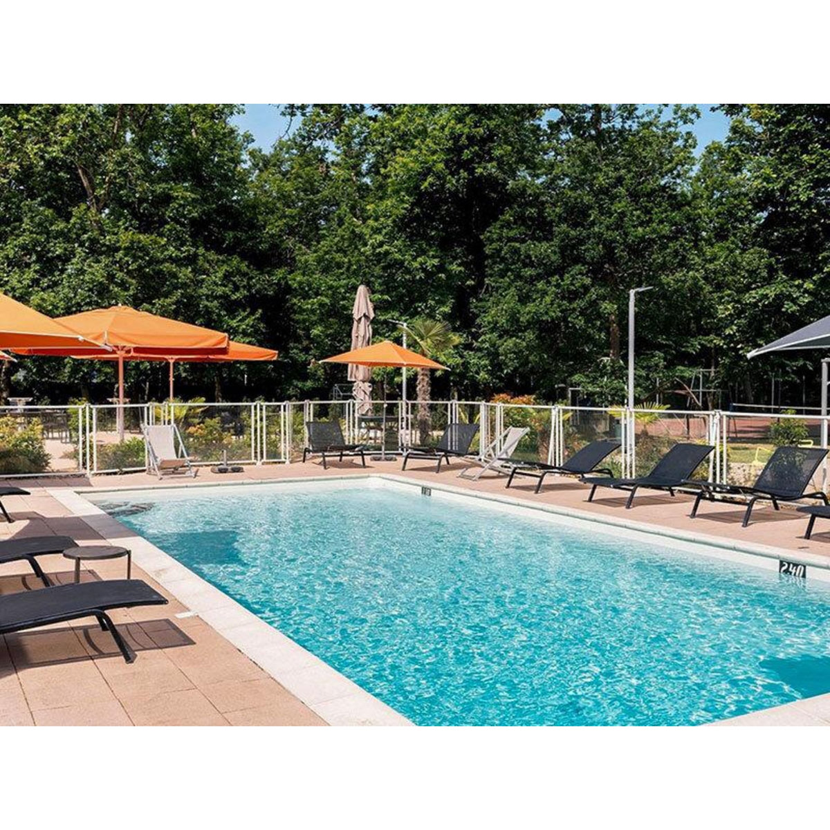 Smartbox Séjour d'exception à Orléans : 2 jours en hôtel 4* avec journée d'accès au centre de balnéothérapie - Coffret Cadeau Séjour