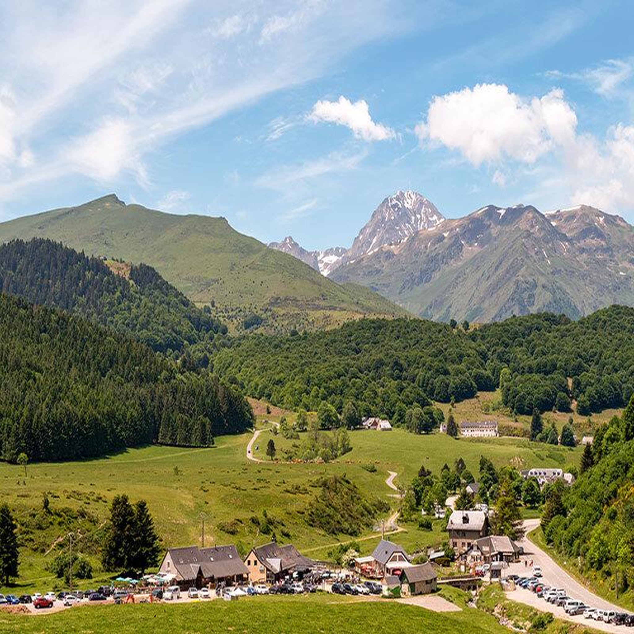 Voir la diapositive 2 : Smartbox Vol parapente en tandem de 15 min près de lourdes - coffret cadeau sport & aventure