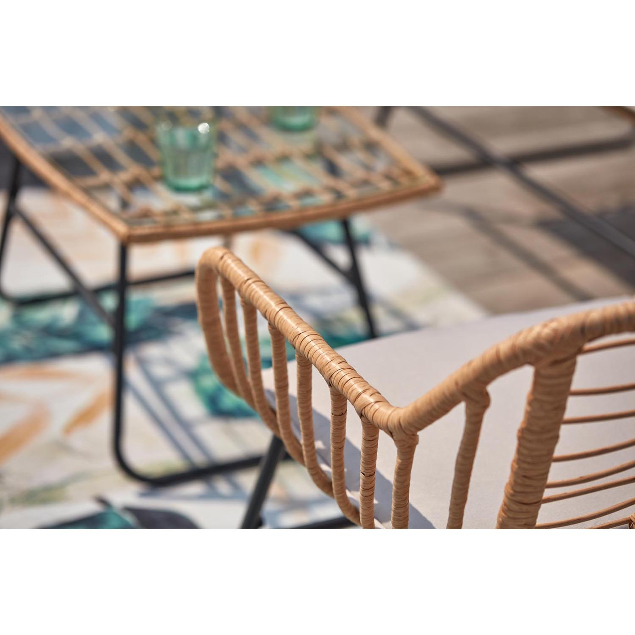 Voir la diapositive 6 : CONCEPT USINE Salon de jardin 4 places en rotin et acier beige et noir parea