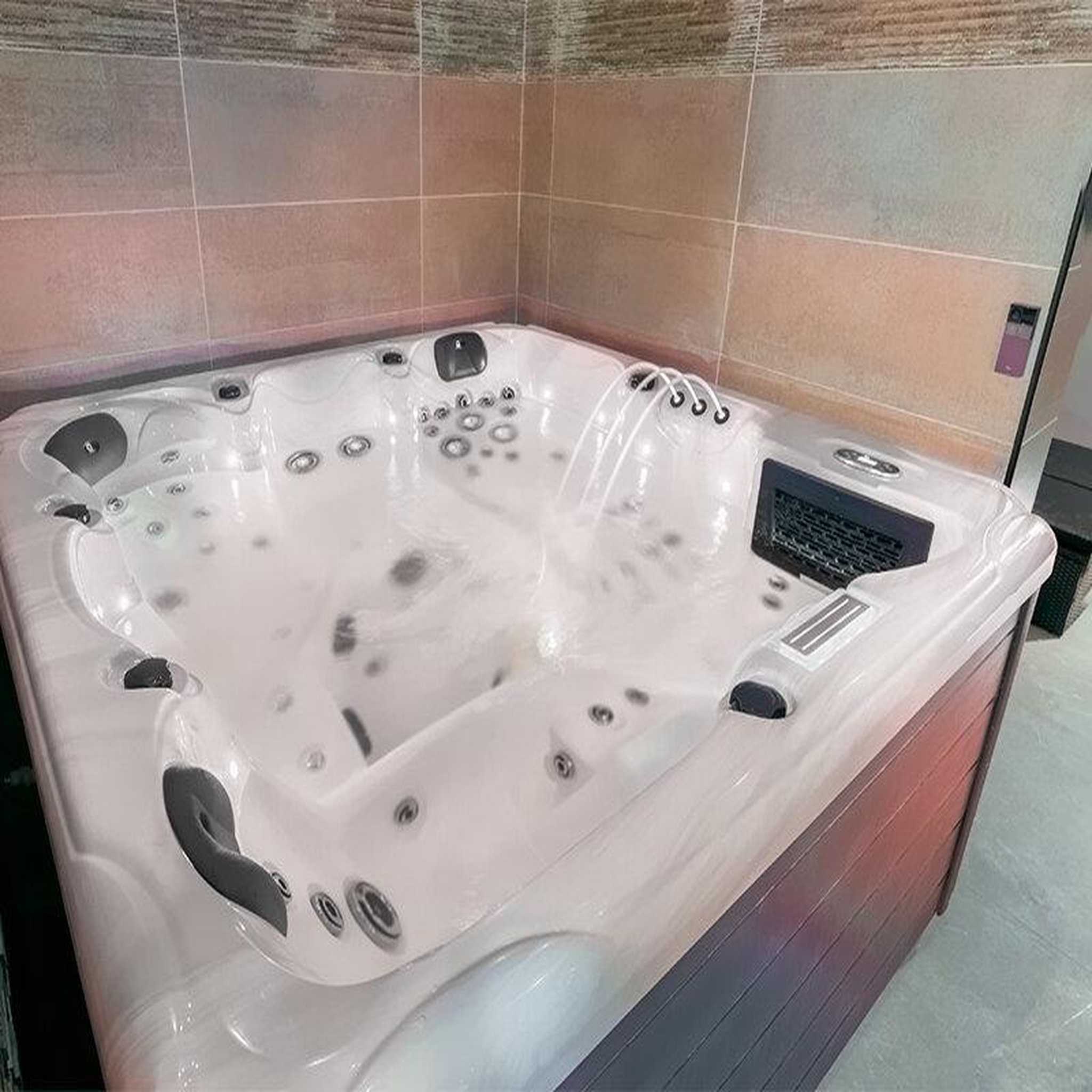 Voir la diapositive 2 : Smartbox Accès au spa de 2h et séance de fauteuil massant en duo près de paris - coffret cadeau bien-être