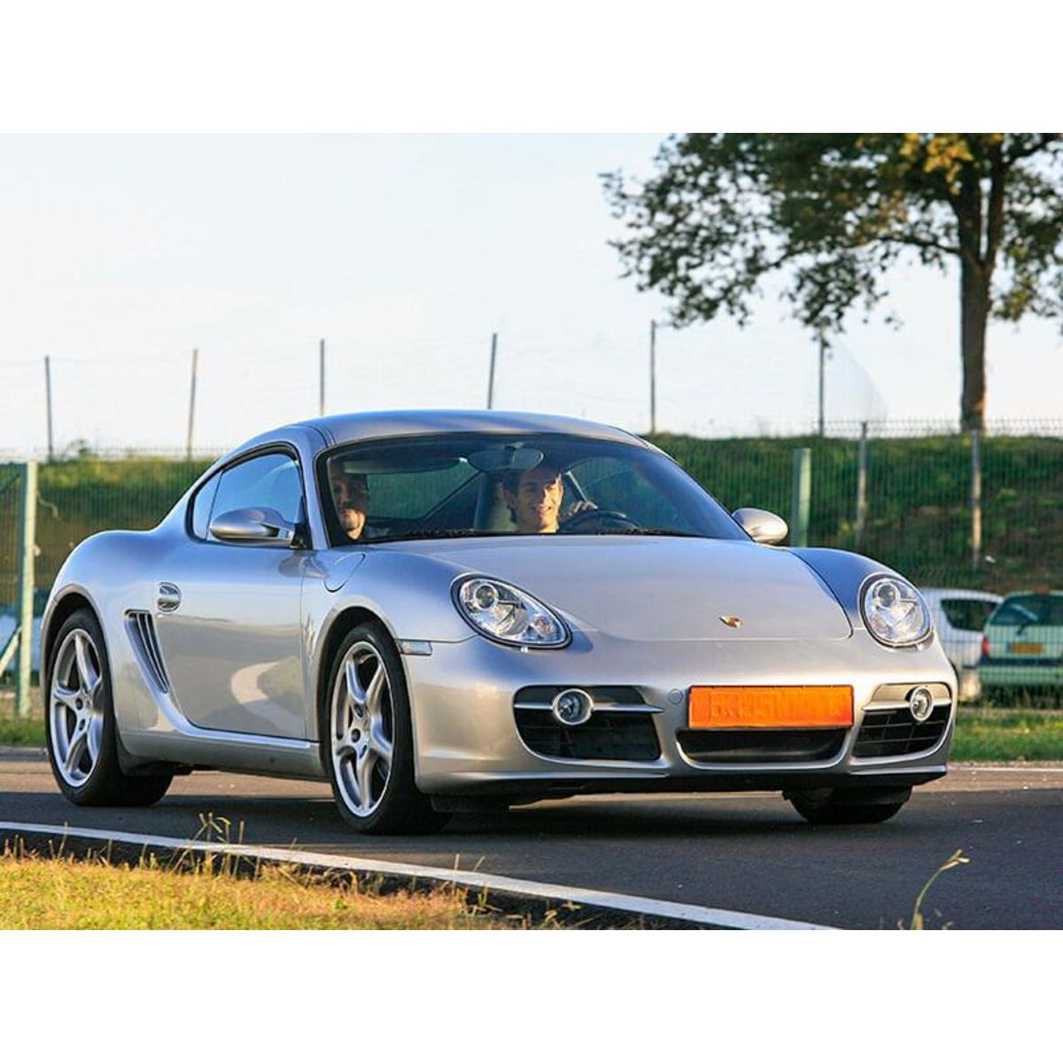 Smartbox Session de pilotage de 2 voitures de sport lors de 3 tours sur circuit - Coffret Cadeau Sport & Aventure