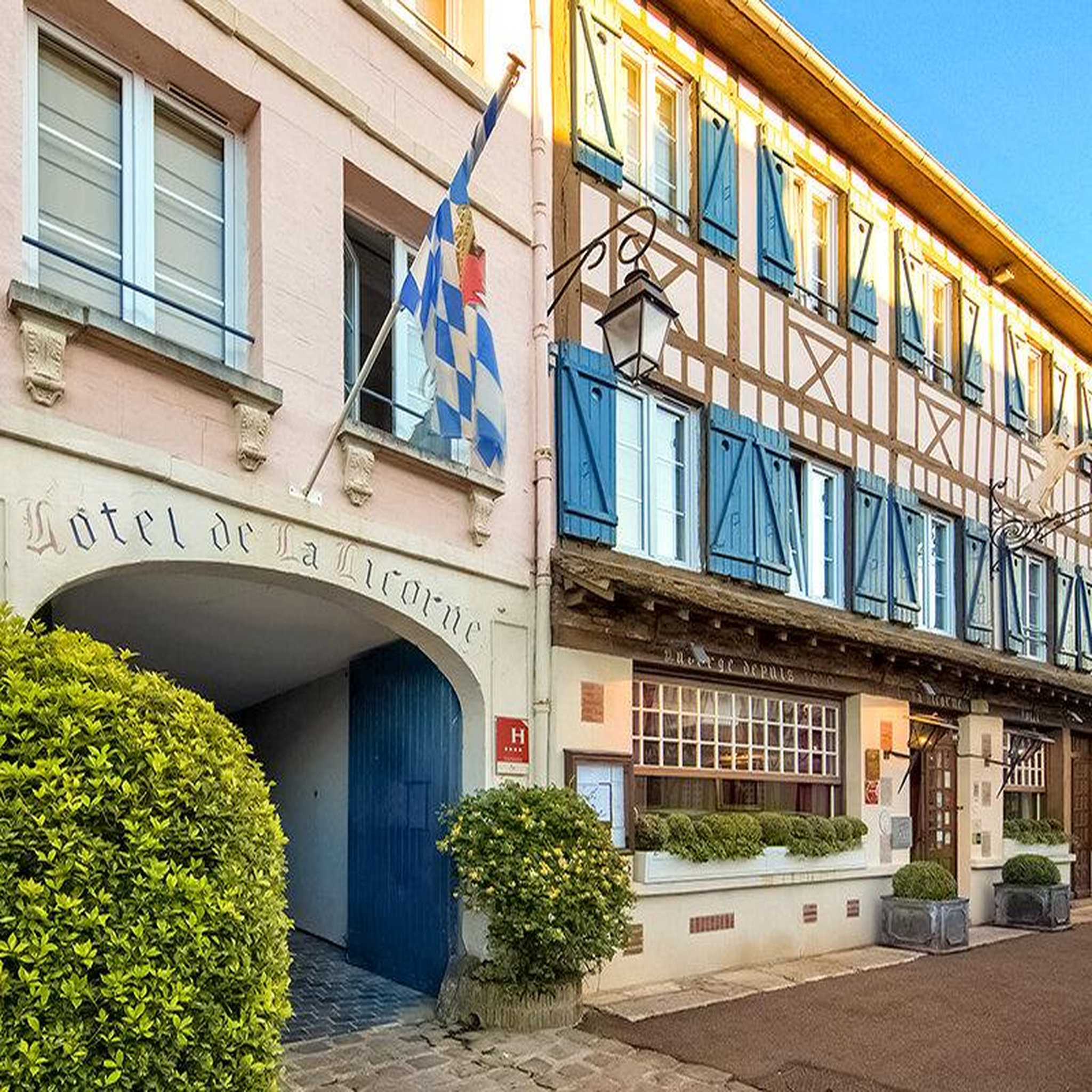 Voir la diapositive 6 : Smartbox Adresses primées : dîner 3 plats au restaurant La Licorne Royale près de Rouen - Coffret Cadeau Gastronomie