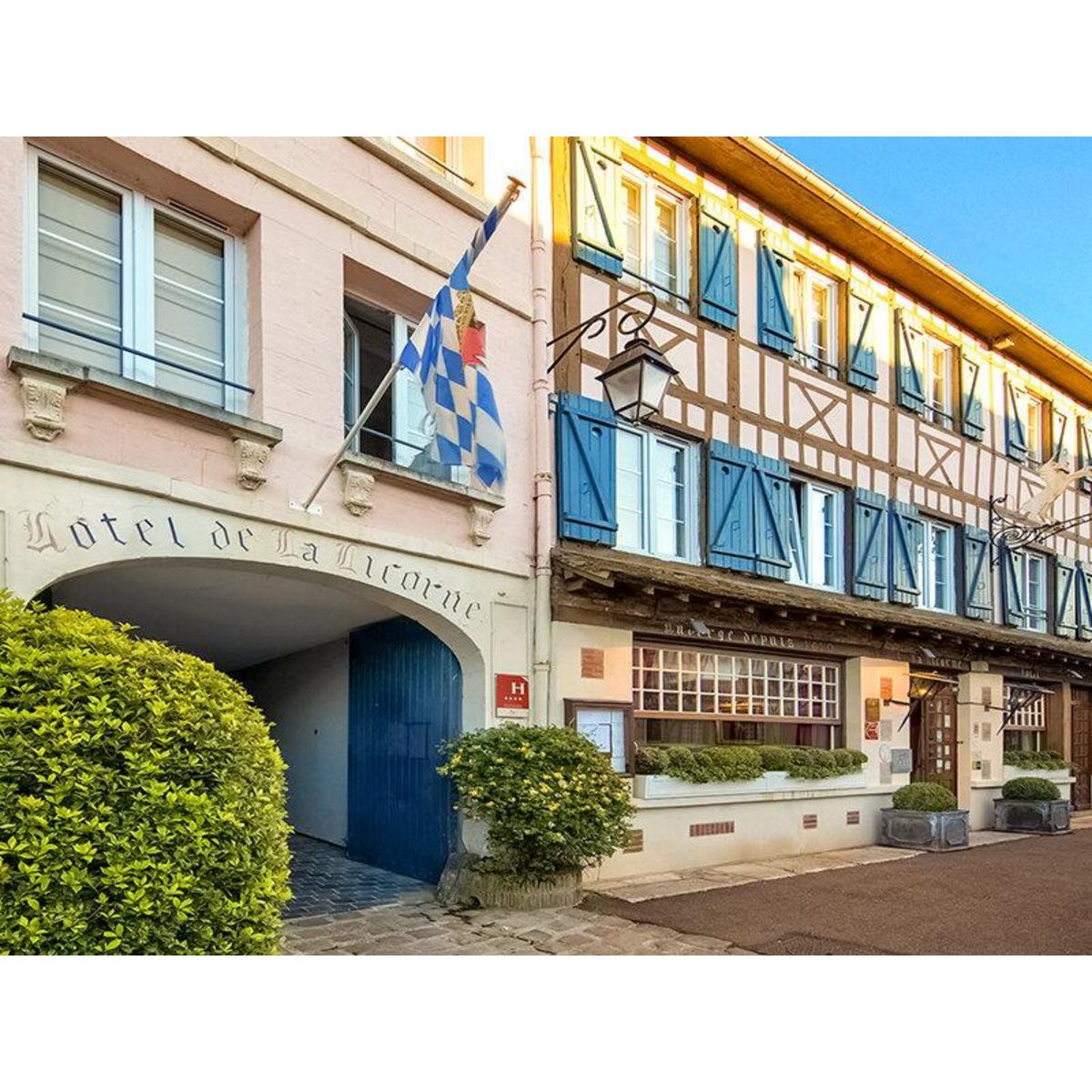 Smartbox Adresses primées : dîner 3 plats au restaurant La Licorne Royale près de Rouen - Coffret Cadeau Gastronomie