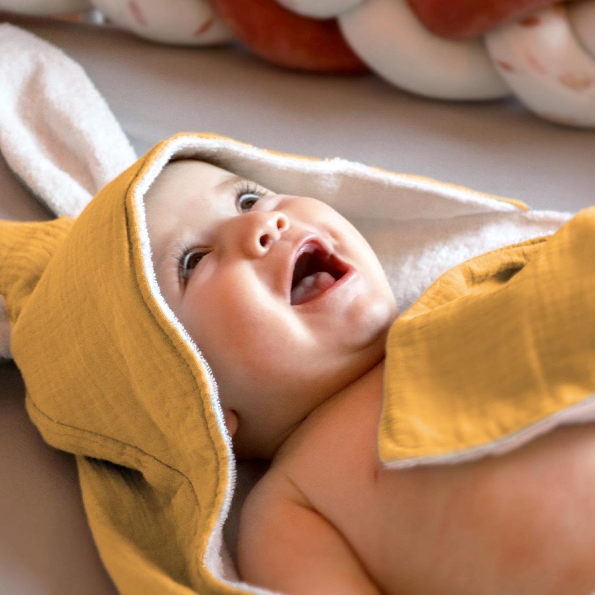 Voir la diapositive 4 : Monsieur Bébé Cape, sortie de bain pour bébé intérieur 100 % coton - 100 x 100 cm - Lapin - Moutarde