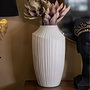 Voir la diapositive 5 : Paris Prix Vase Design Rainuré  Ice  50cm Crème