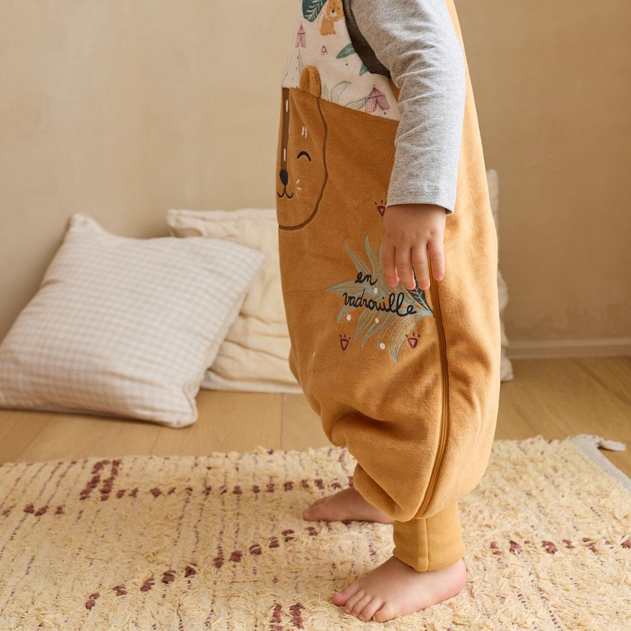 Voir la diapositive 6 : Petit Béguin Turbulette tog 2 en velours avec pieds retroussables charly