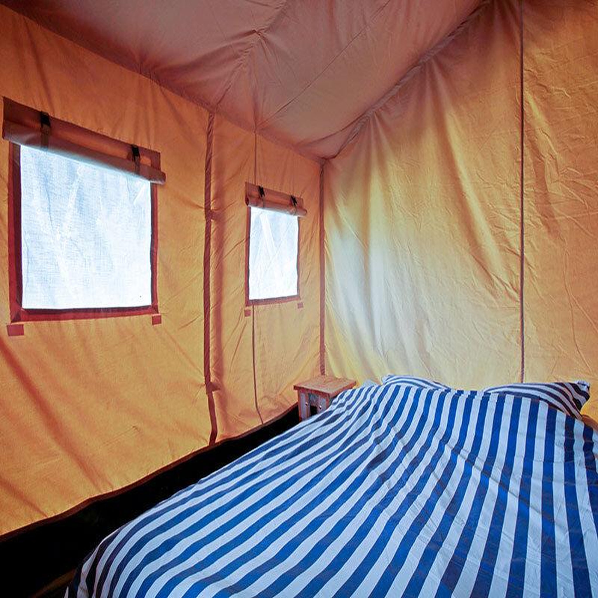 Voir la diapositive 2 : Smartbox Escapade en famille de 2 jours dans la nature en tente safari lodge - coffret cadeau séjour