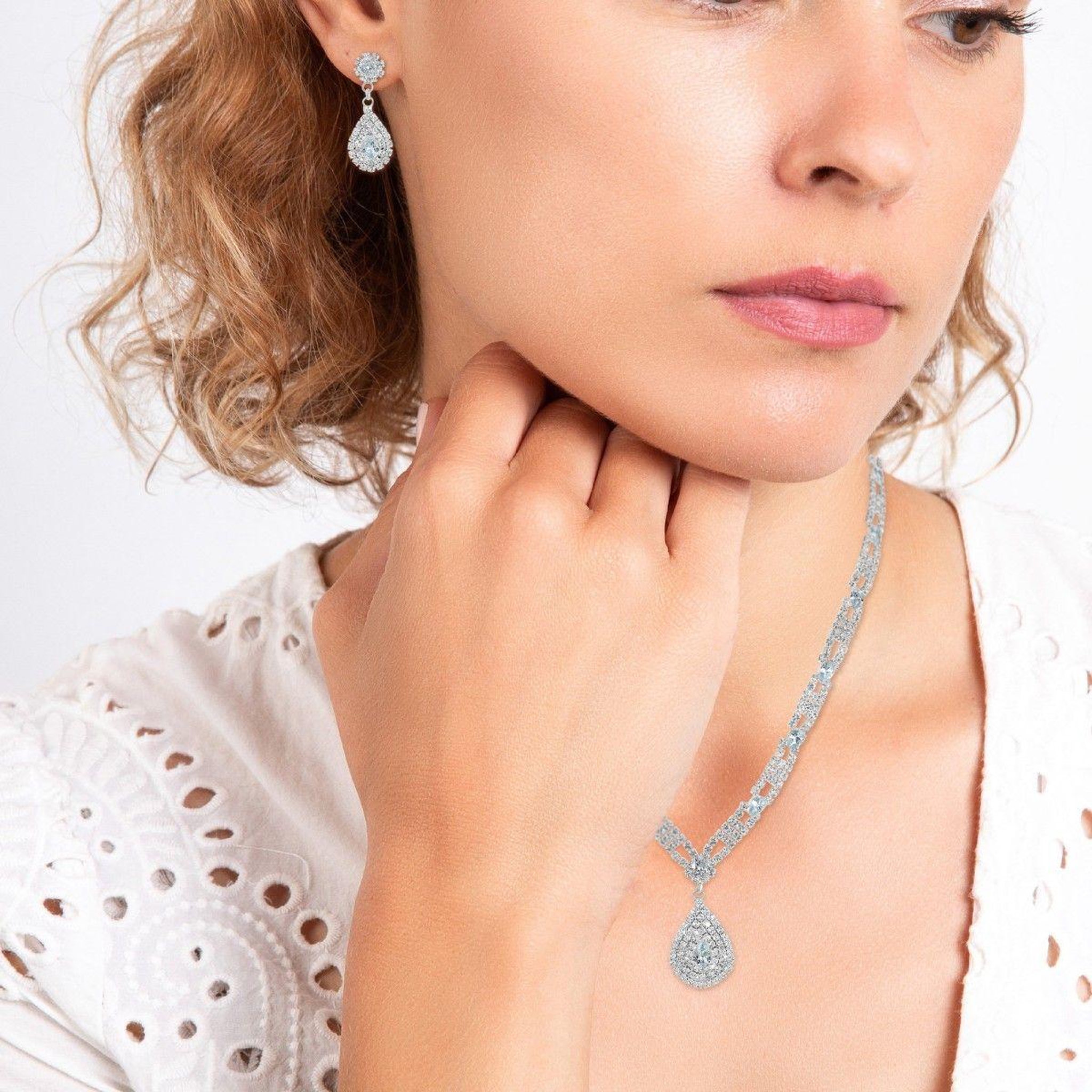 Voir la diapositive 2 : SC CRYSTAL Parure SC Crystal ornée de Cristaux scintillants