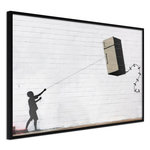 Paris Prix Affiche Murale Encadrée  Banksy Fridge Kite. Coloris disponibles : Jaune, Noir